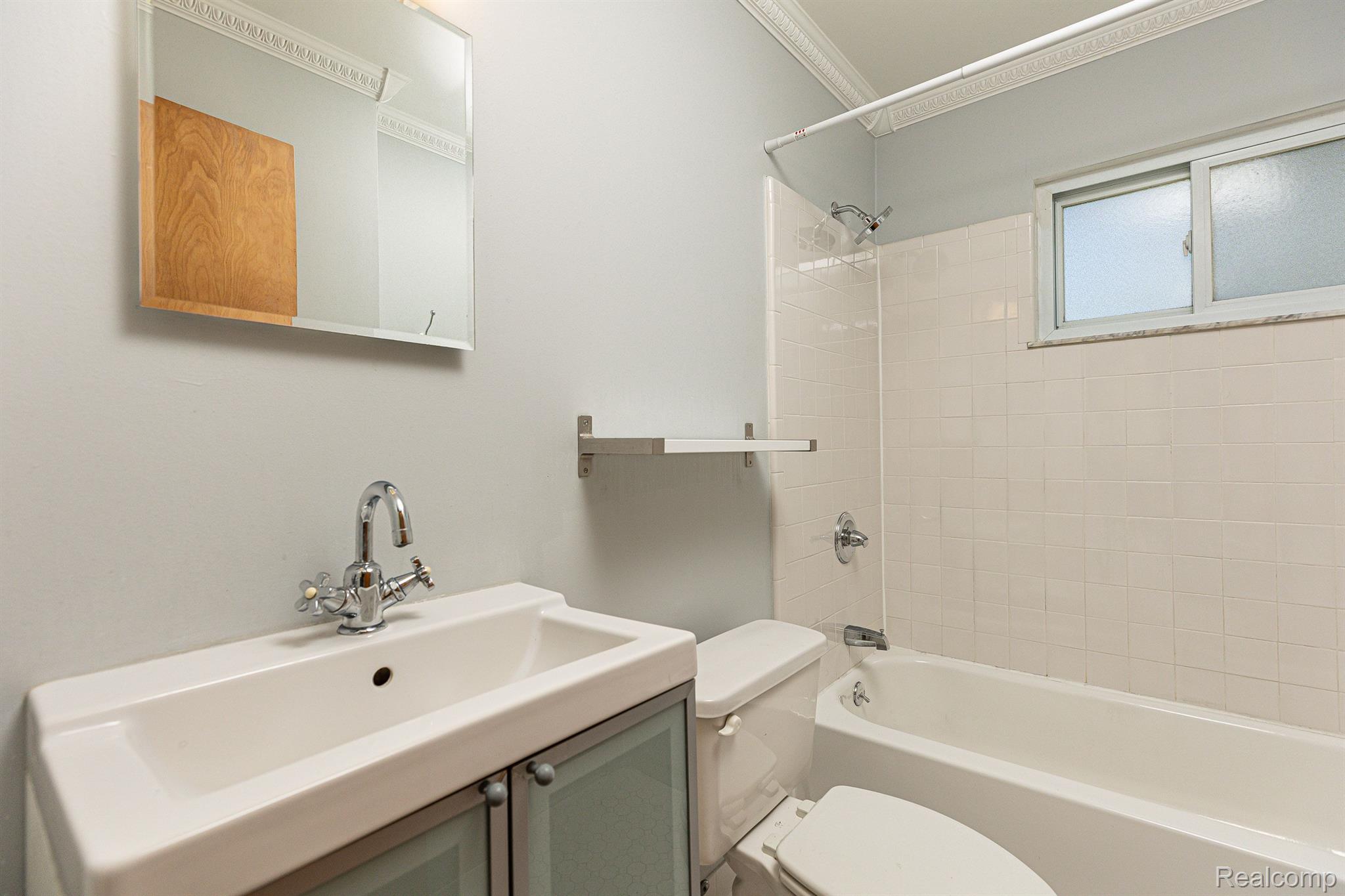 3800 NORMANDY Road 6