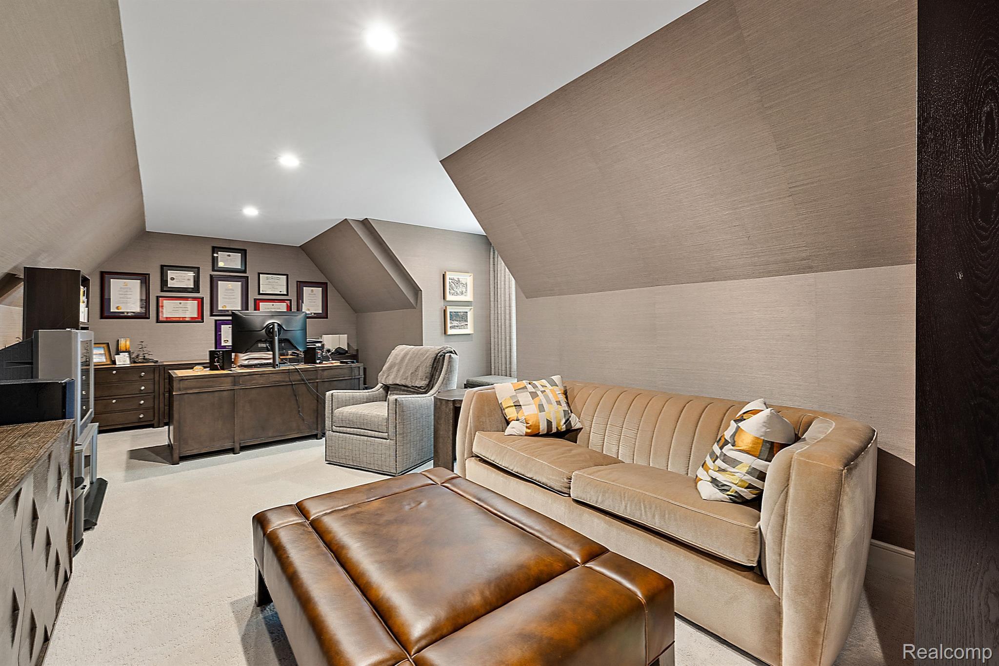 3160 BERKSHIRE Drive