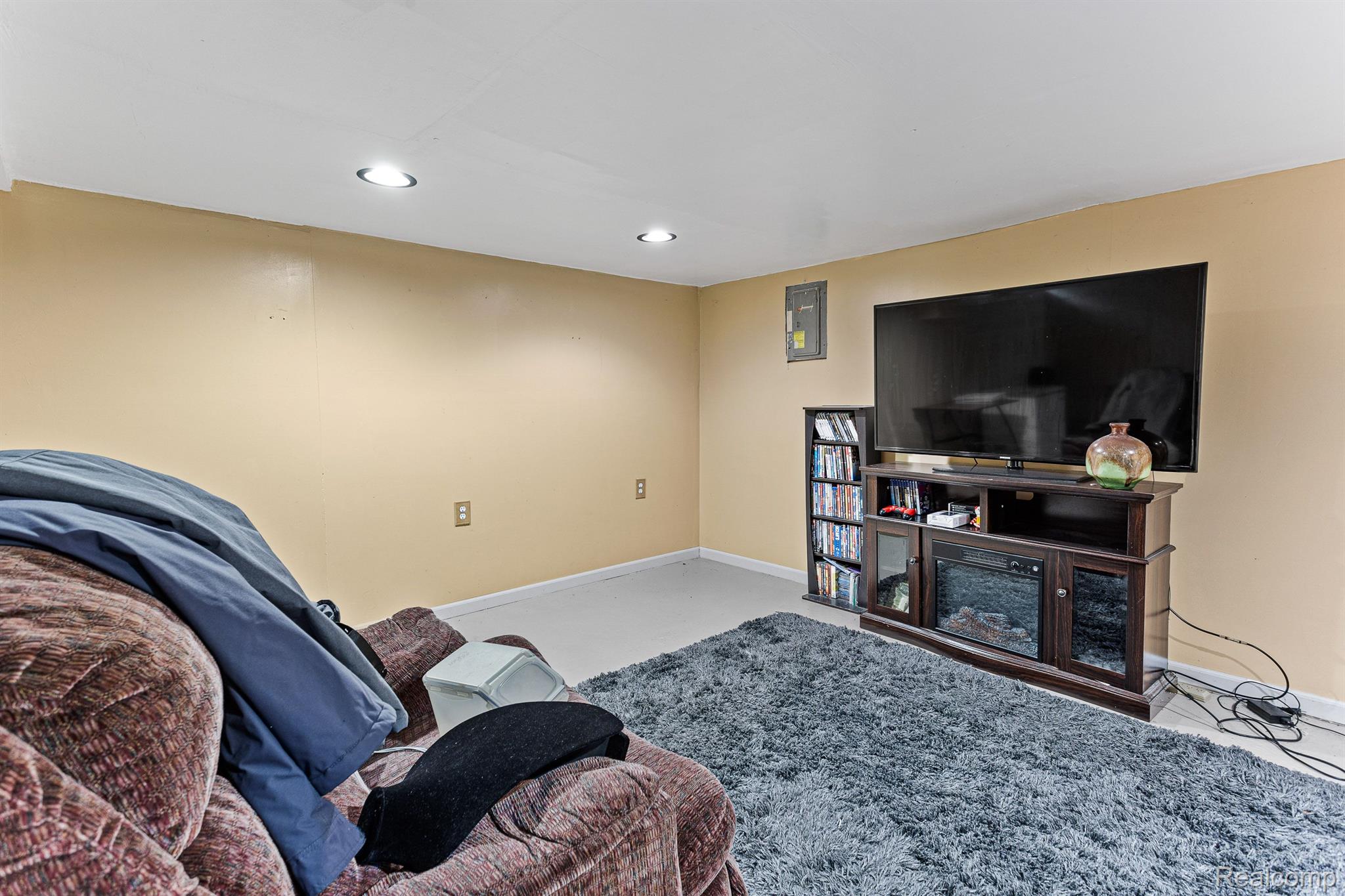 41015 BEECHWOOD Street