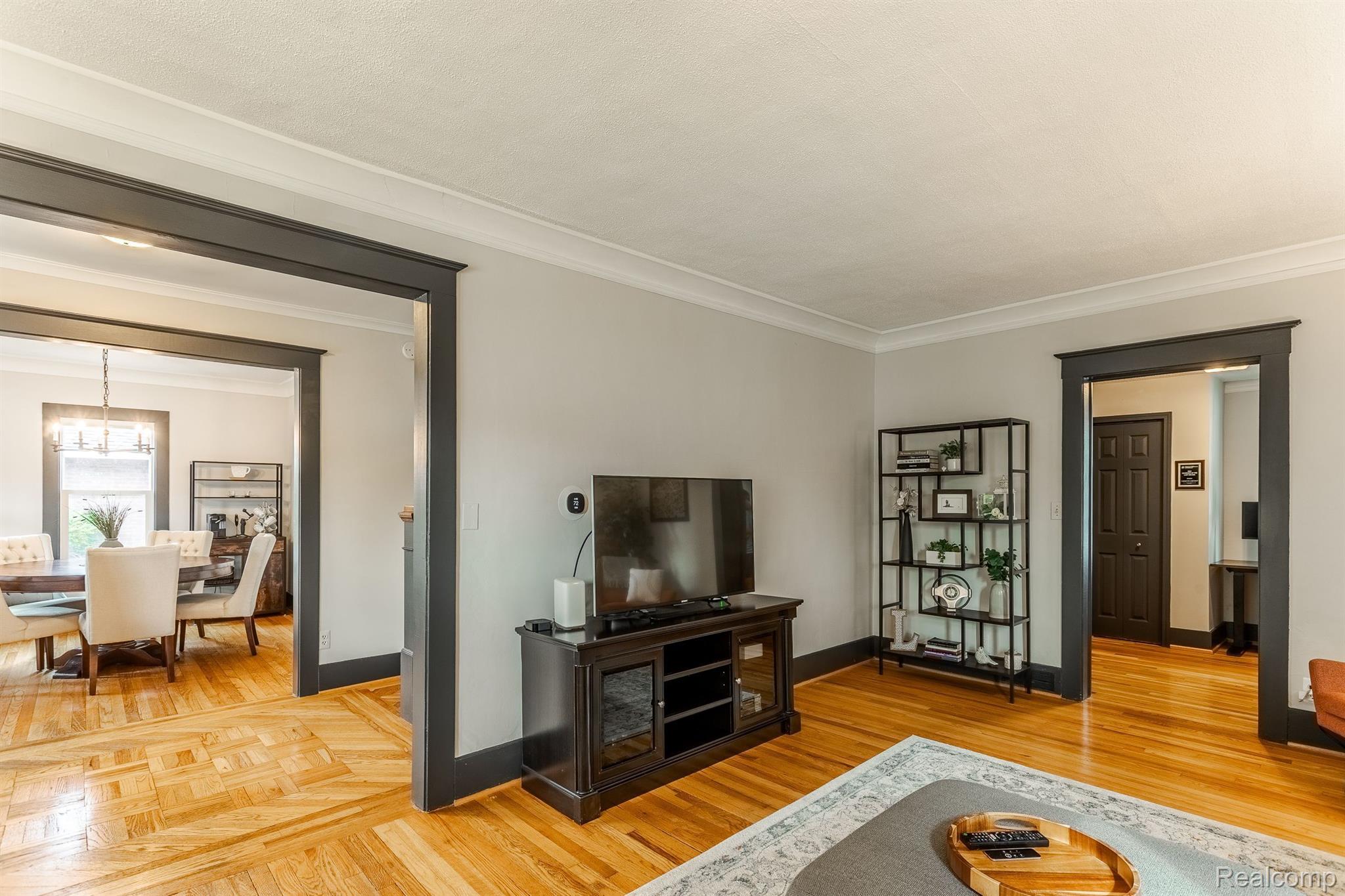 1015 WYANDOTTE Avenue