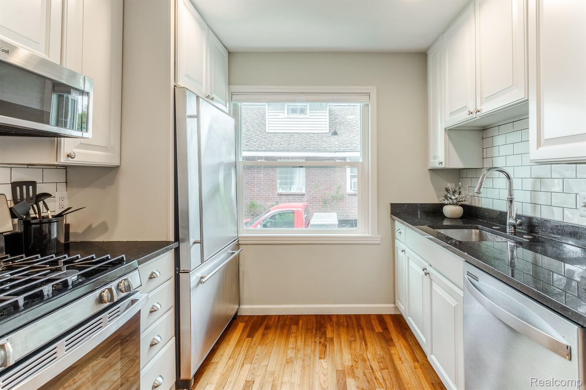 1015 WYANDOTTE Avenue