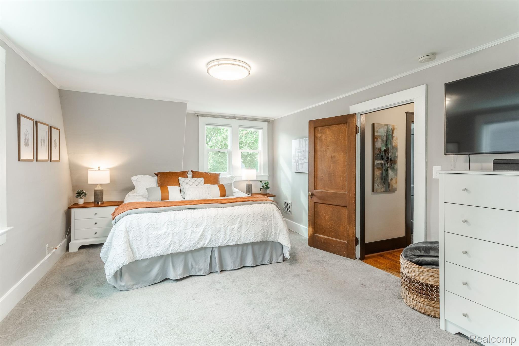 1015 WYANDOTTE Avenue