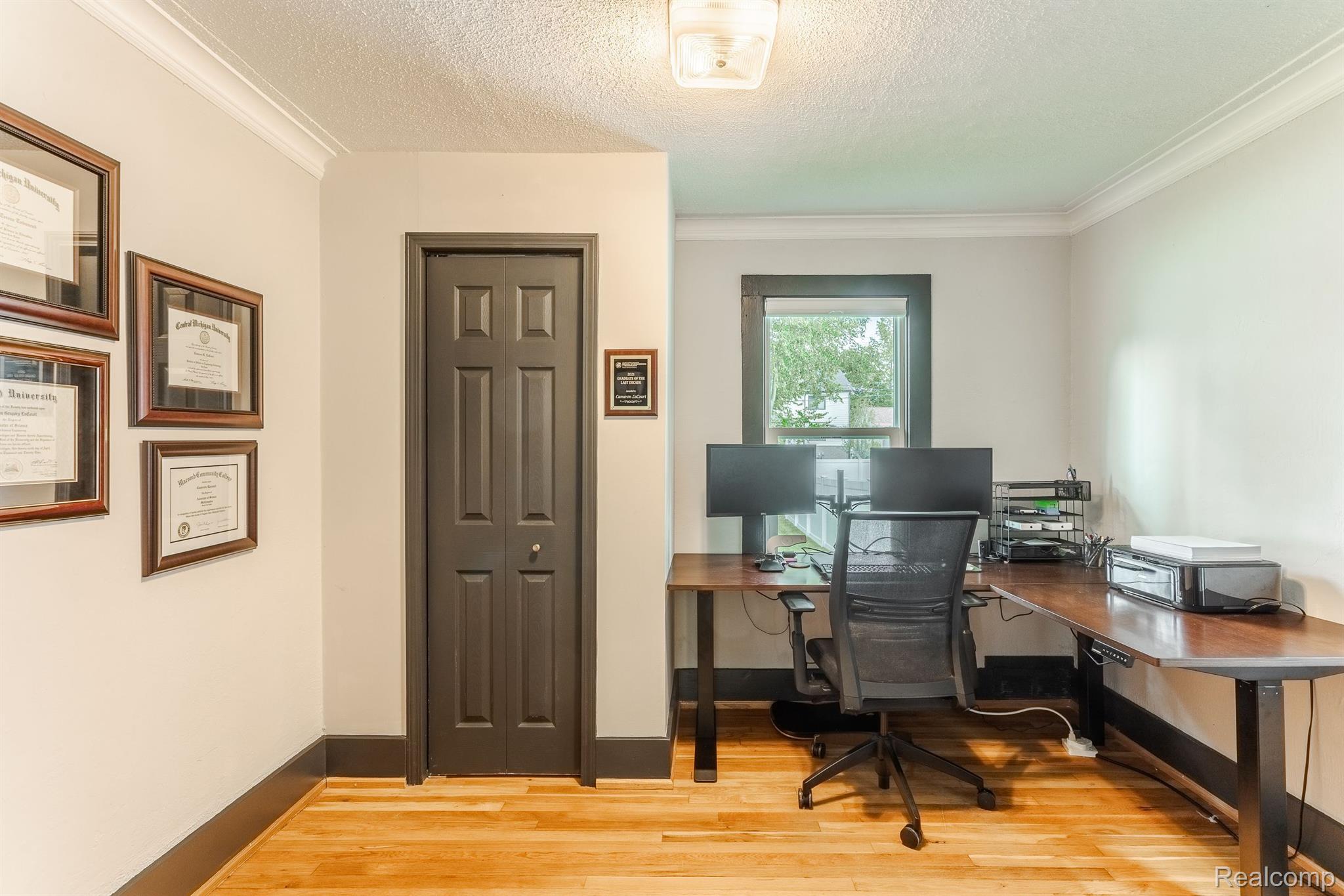 1015 WYANDOTTE Avenue