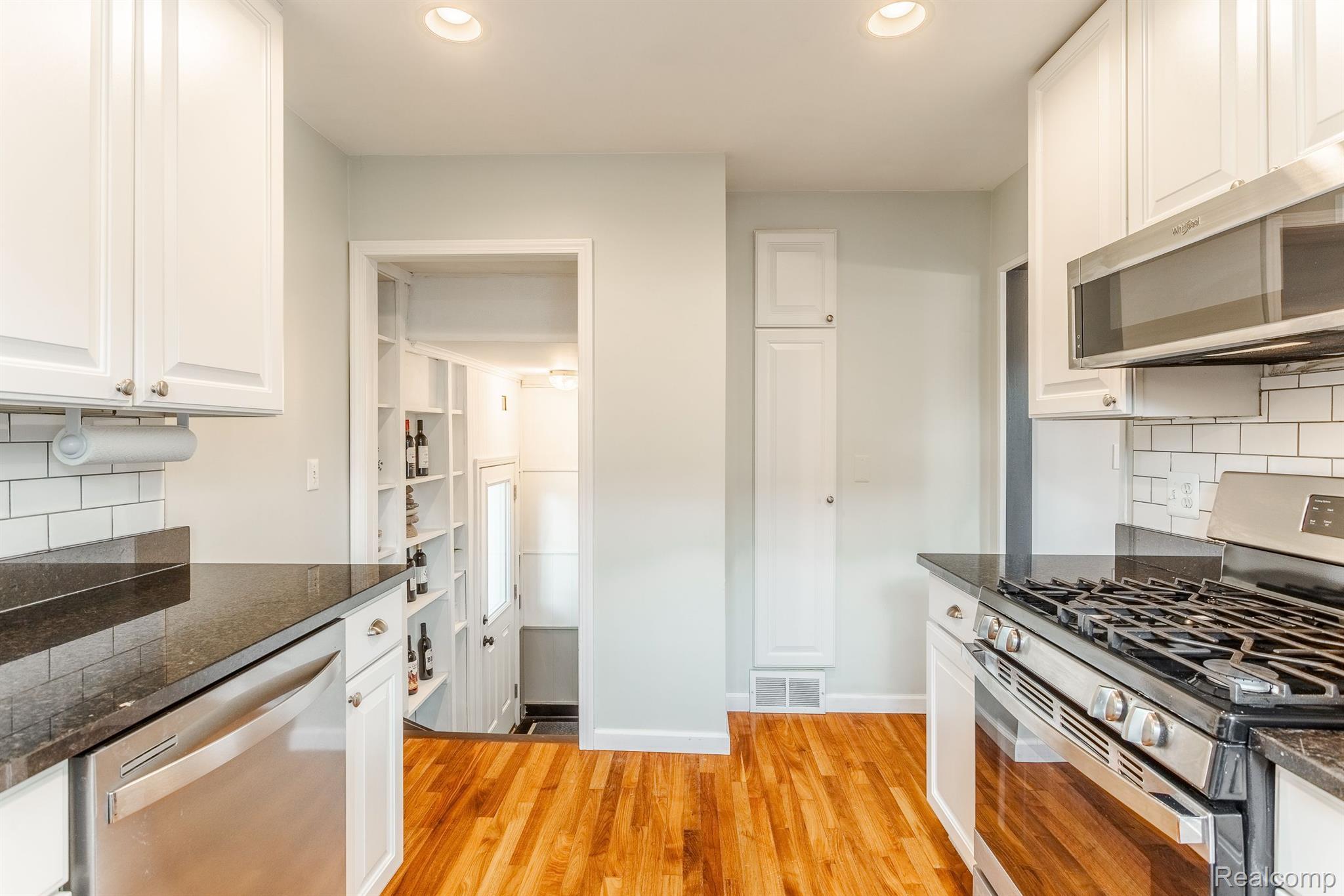 1015 WYANDOTTE Avenue