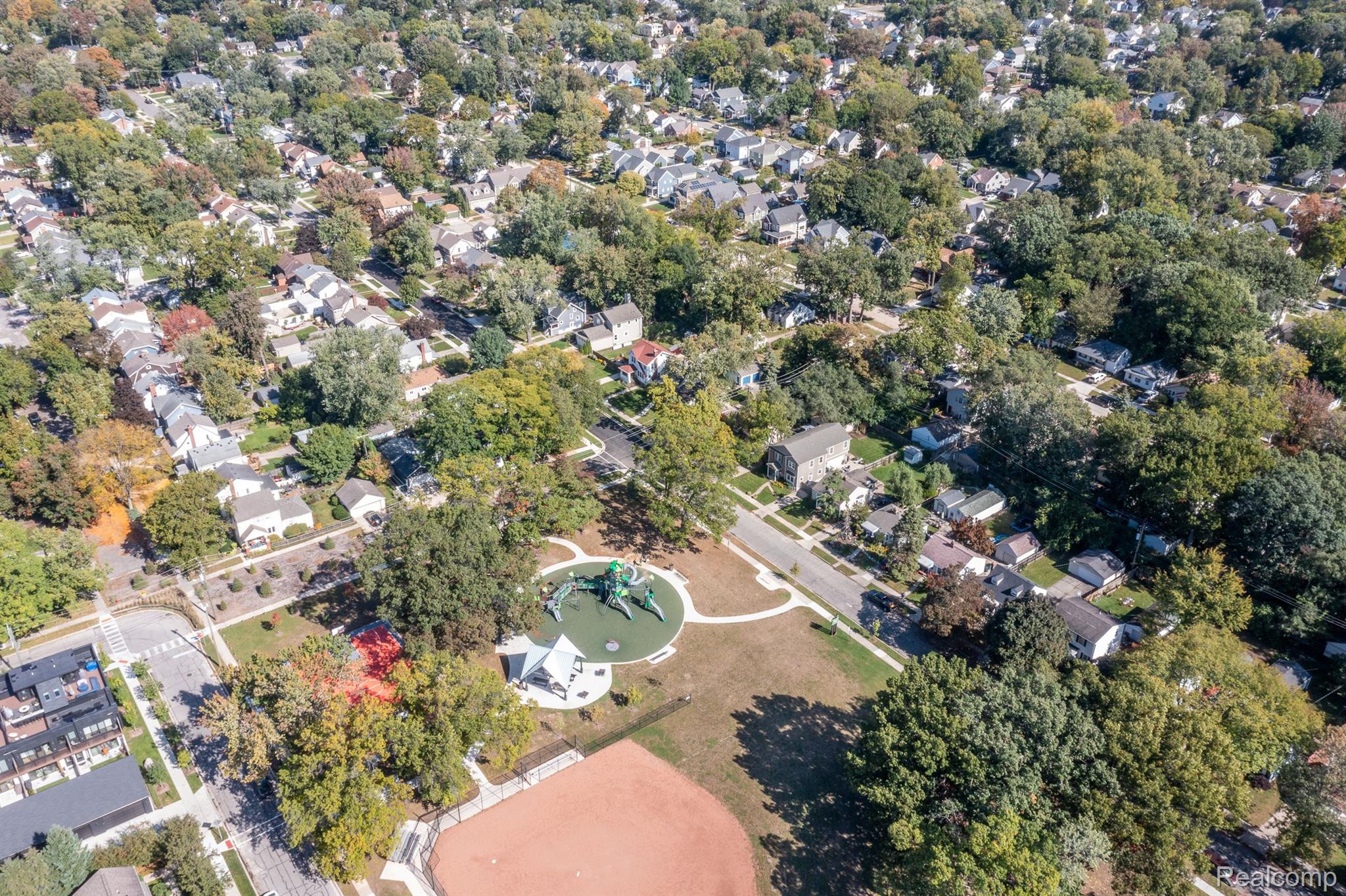 1015 WYANDOTTE Avenue