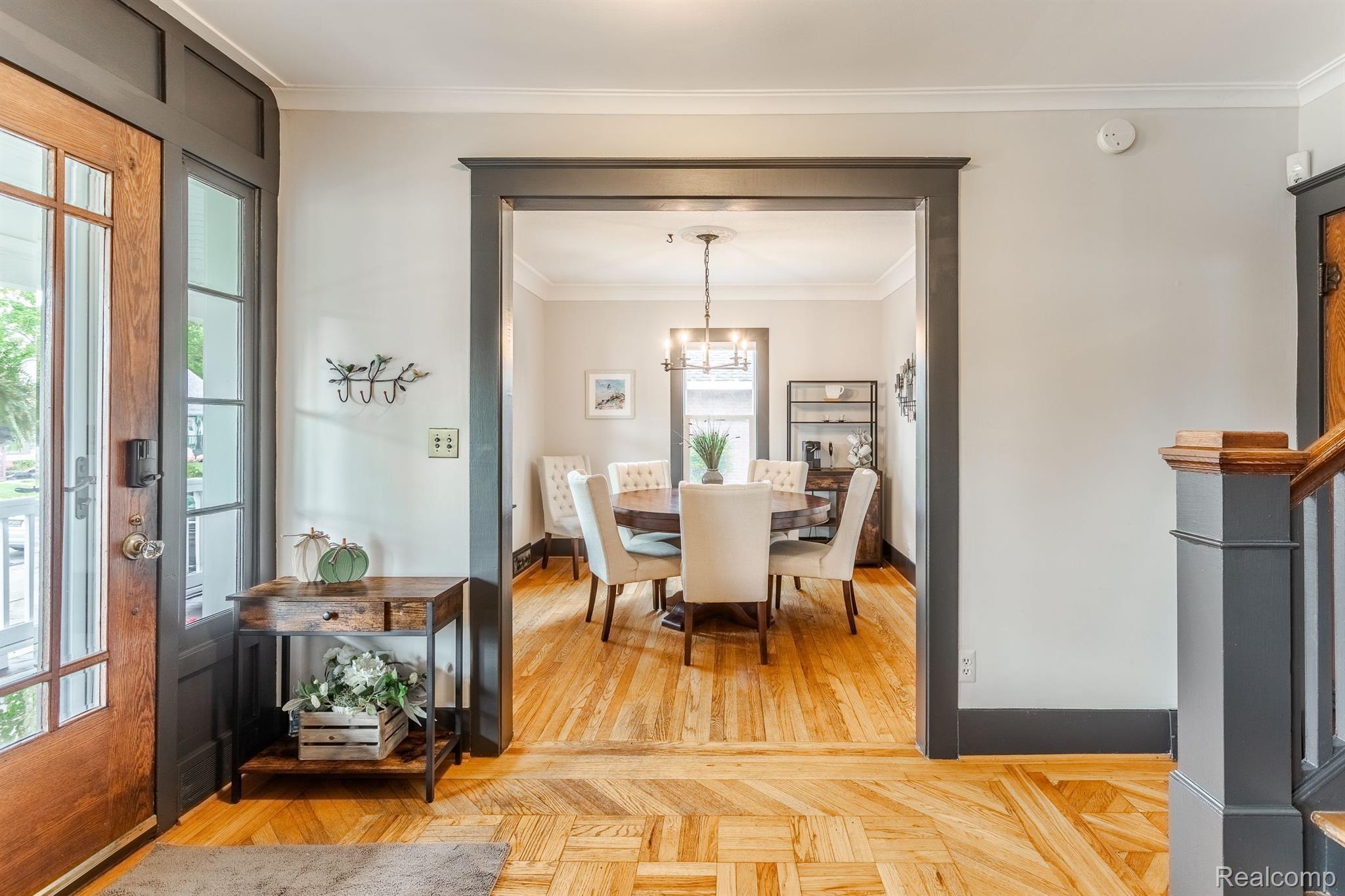 1015 WYANDOTTE Avenue