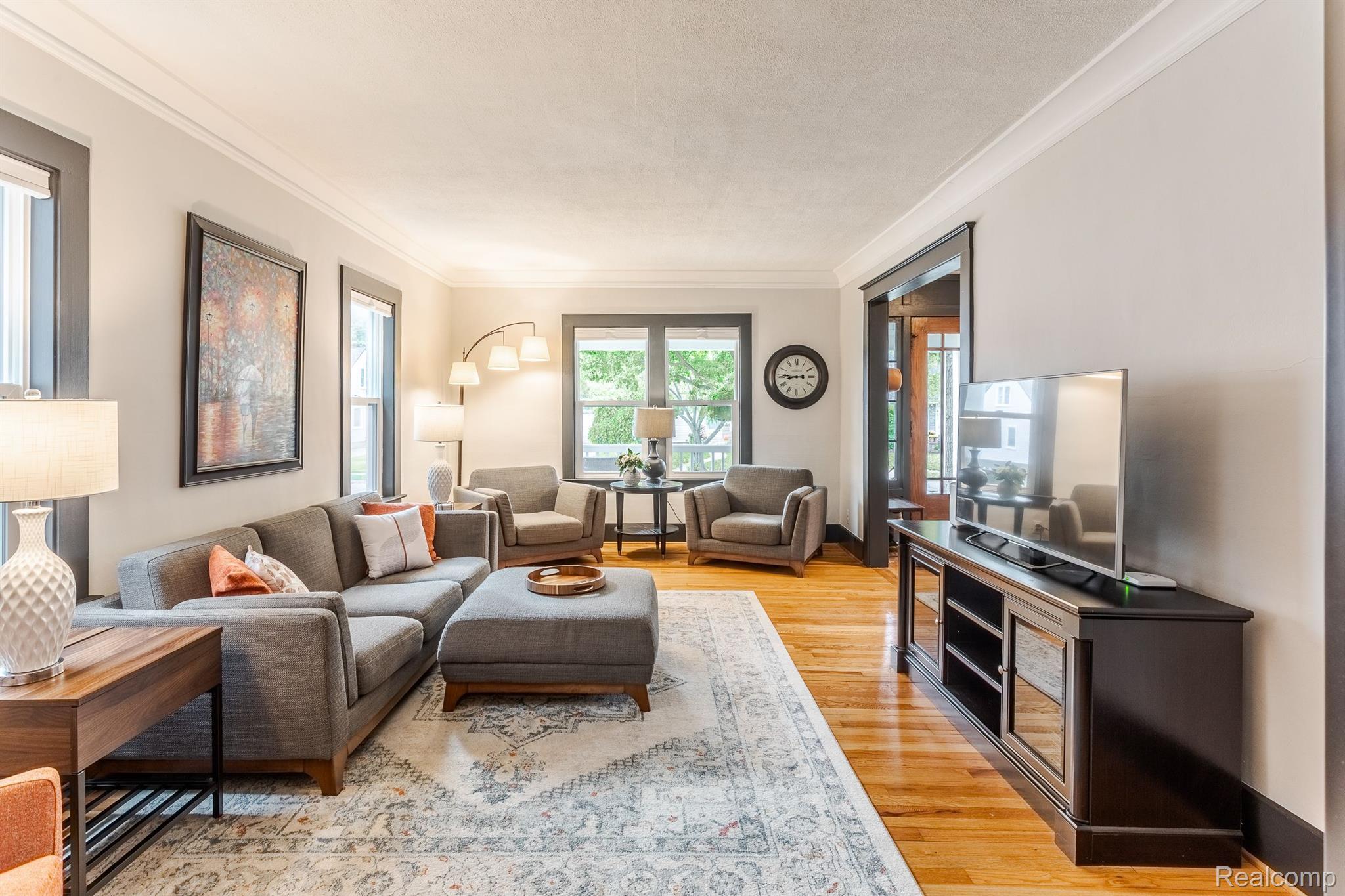 1015 WYANDOTTE Avenue