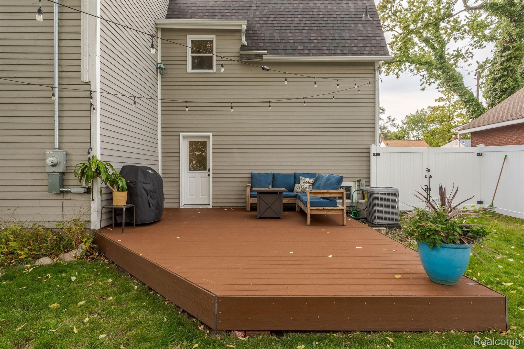 1015 WYANDOTTE Avenue