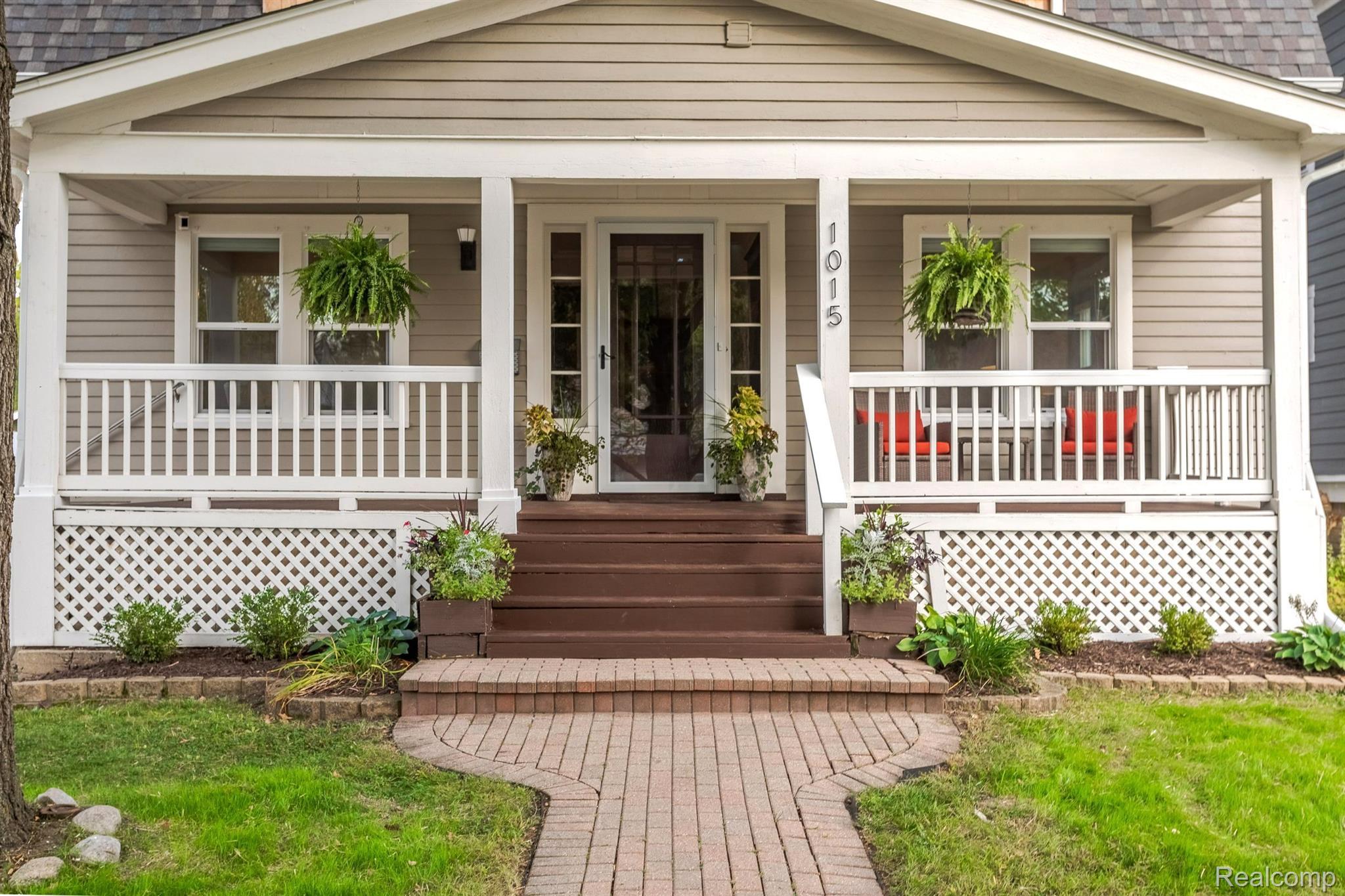 1015 WYANDOTTE Avenue