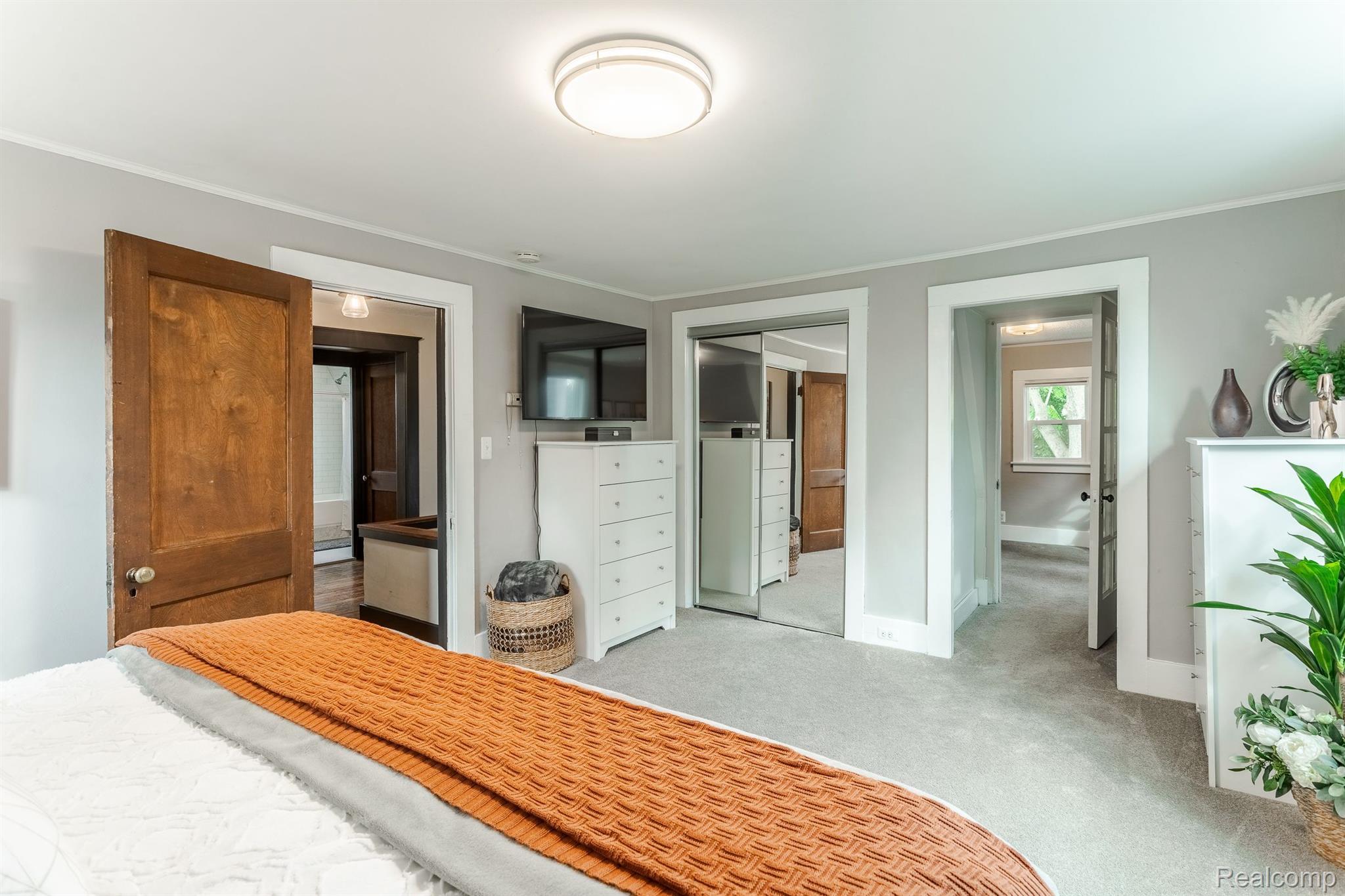 1015 WYANDOTTE Avenue