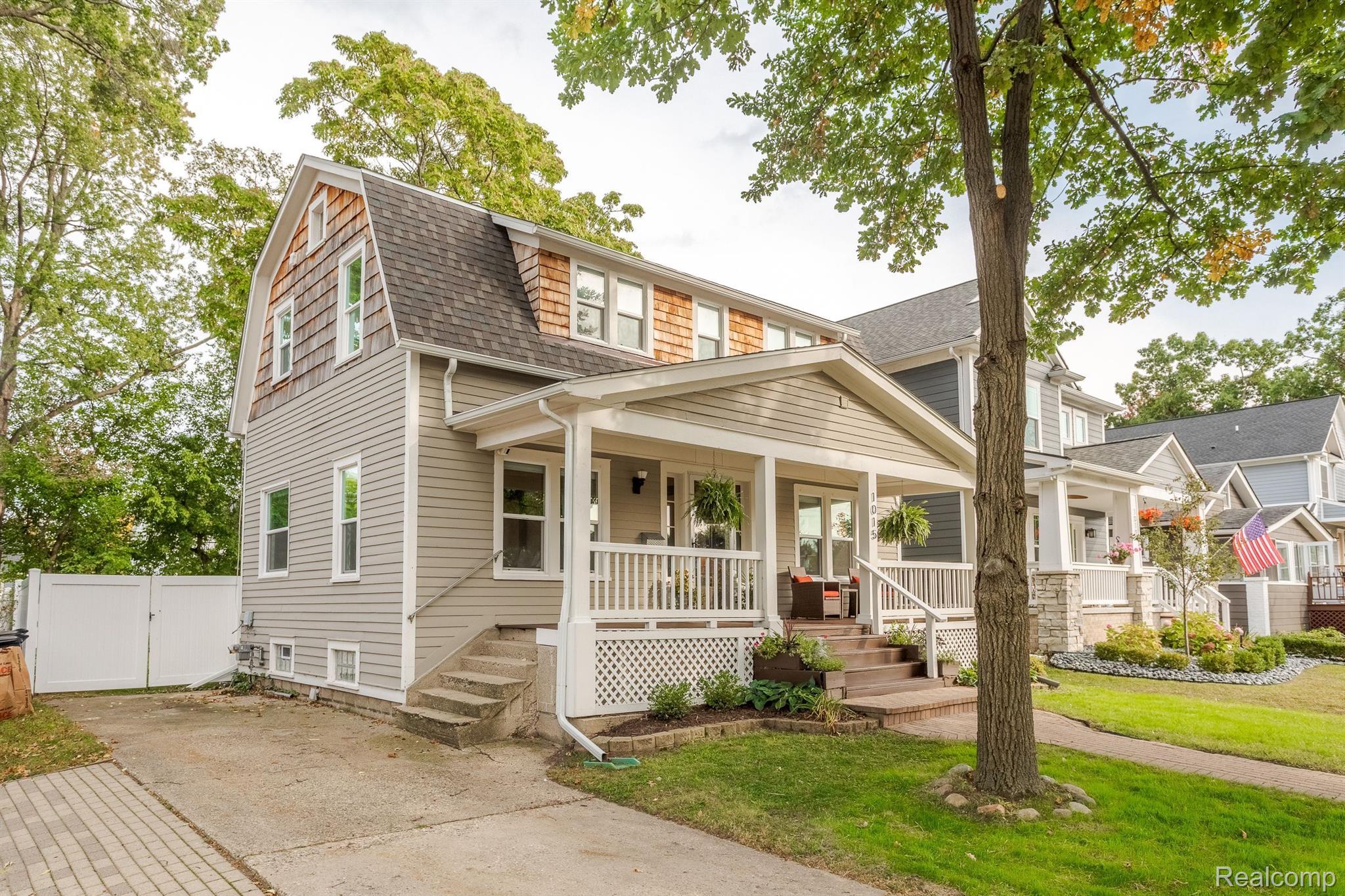 1015 WYANDOTTE Avenue