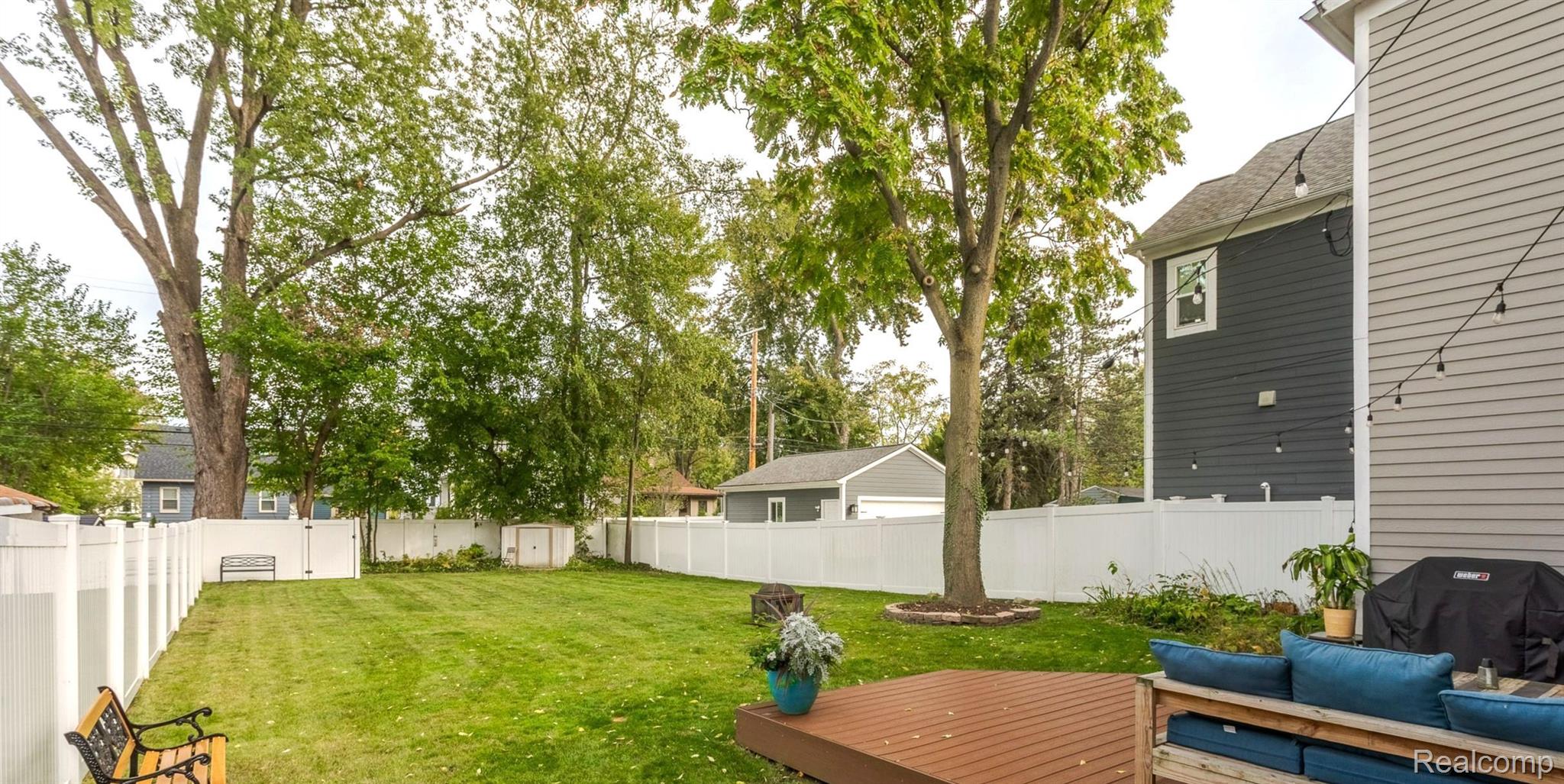 1015 WYANDOTTE Avenue