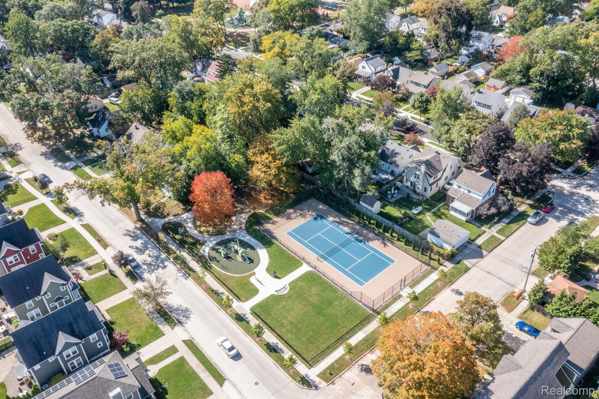 1015 WYANDOTTE Avenue