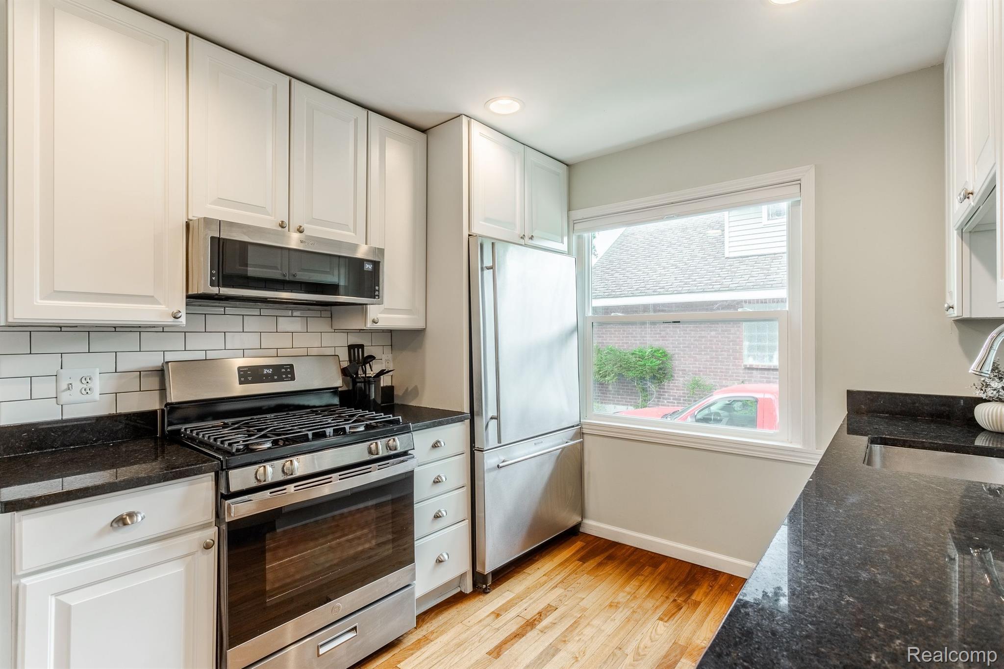 1015 WYANDOTTE Avenue