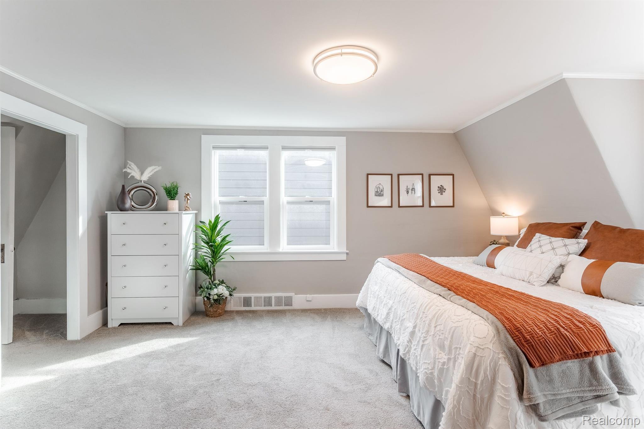 1015 WYANDOTTE Avenue