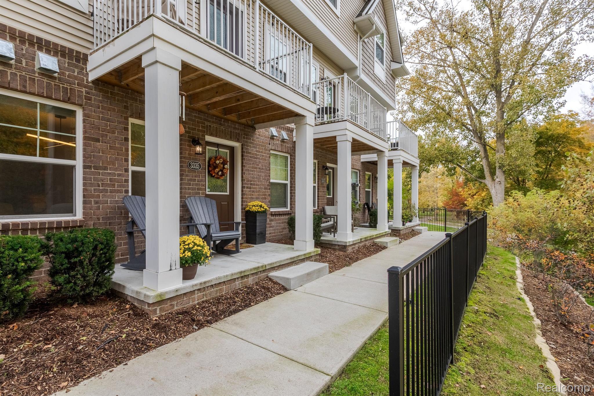 3335 PARKWAYS Boulevard