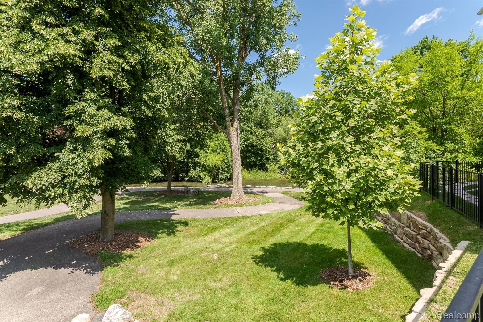 3335 PARKWAYS Boulevard