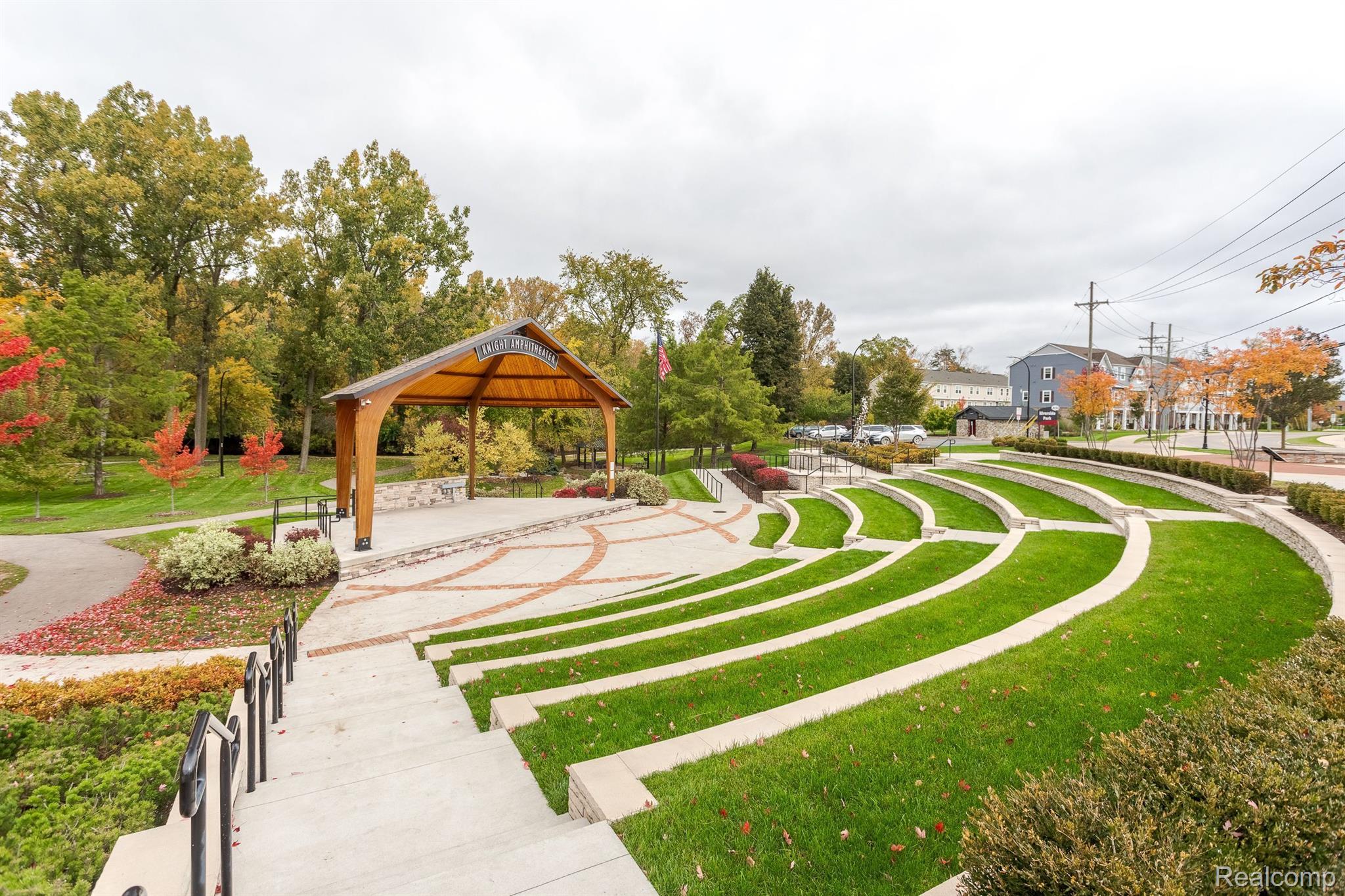 3335 PARKWAYS Boulevard