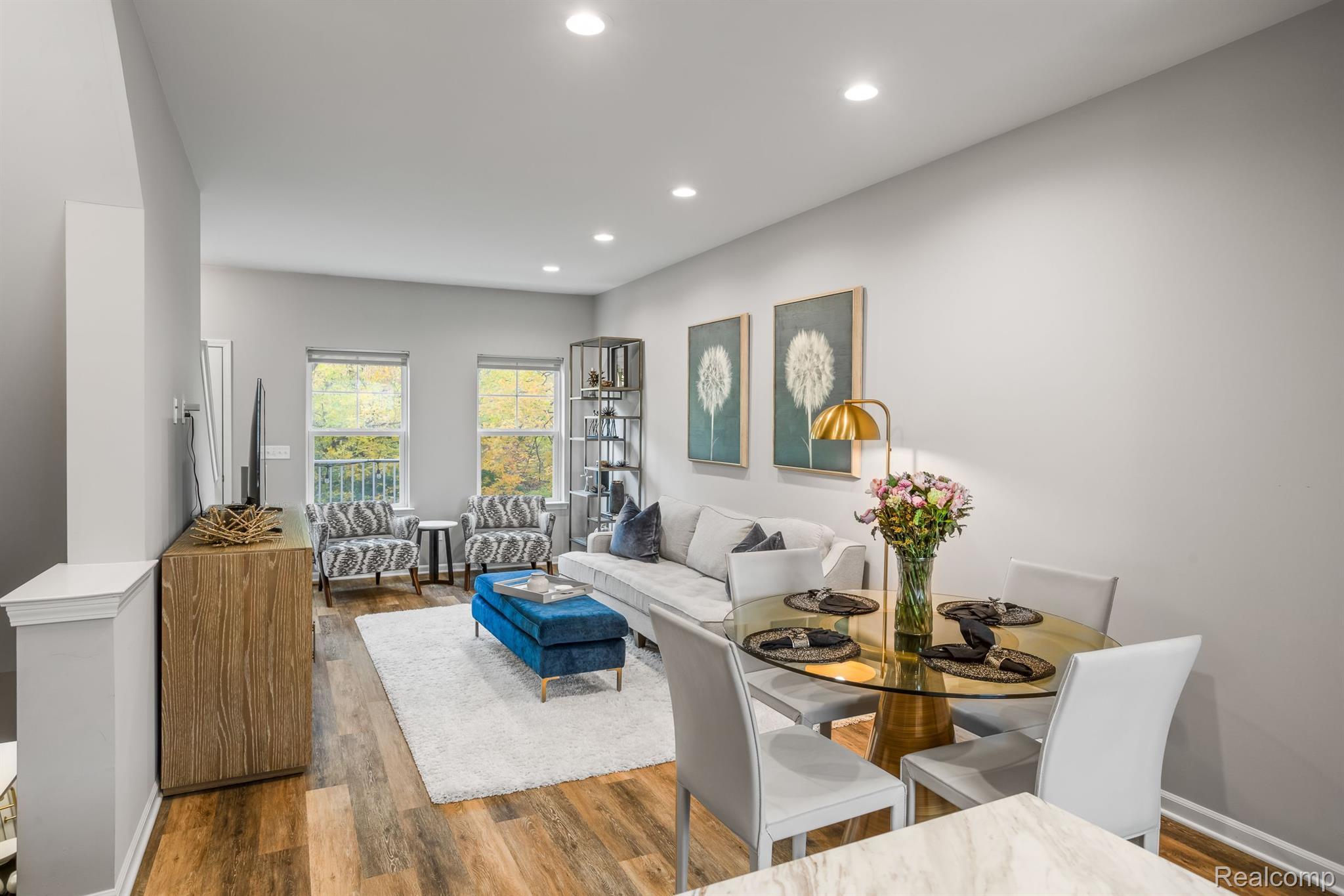 3335 PARKWAYS Boulevard