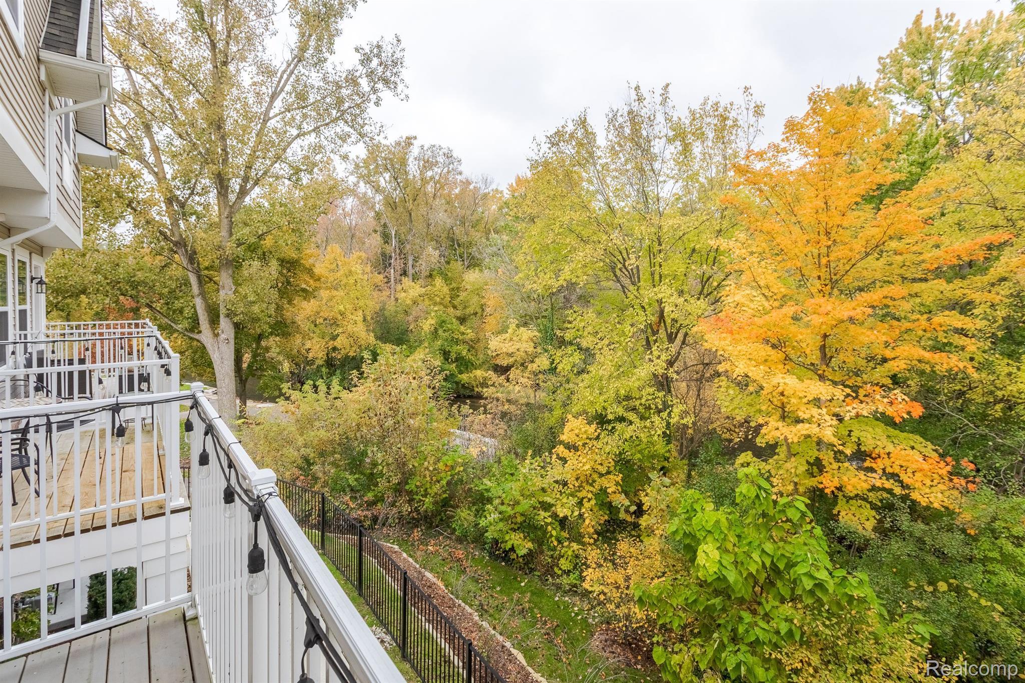 3335 PARKWAYS Boulevard