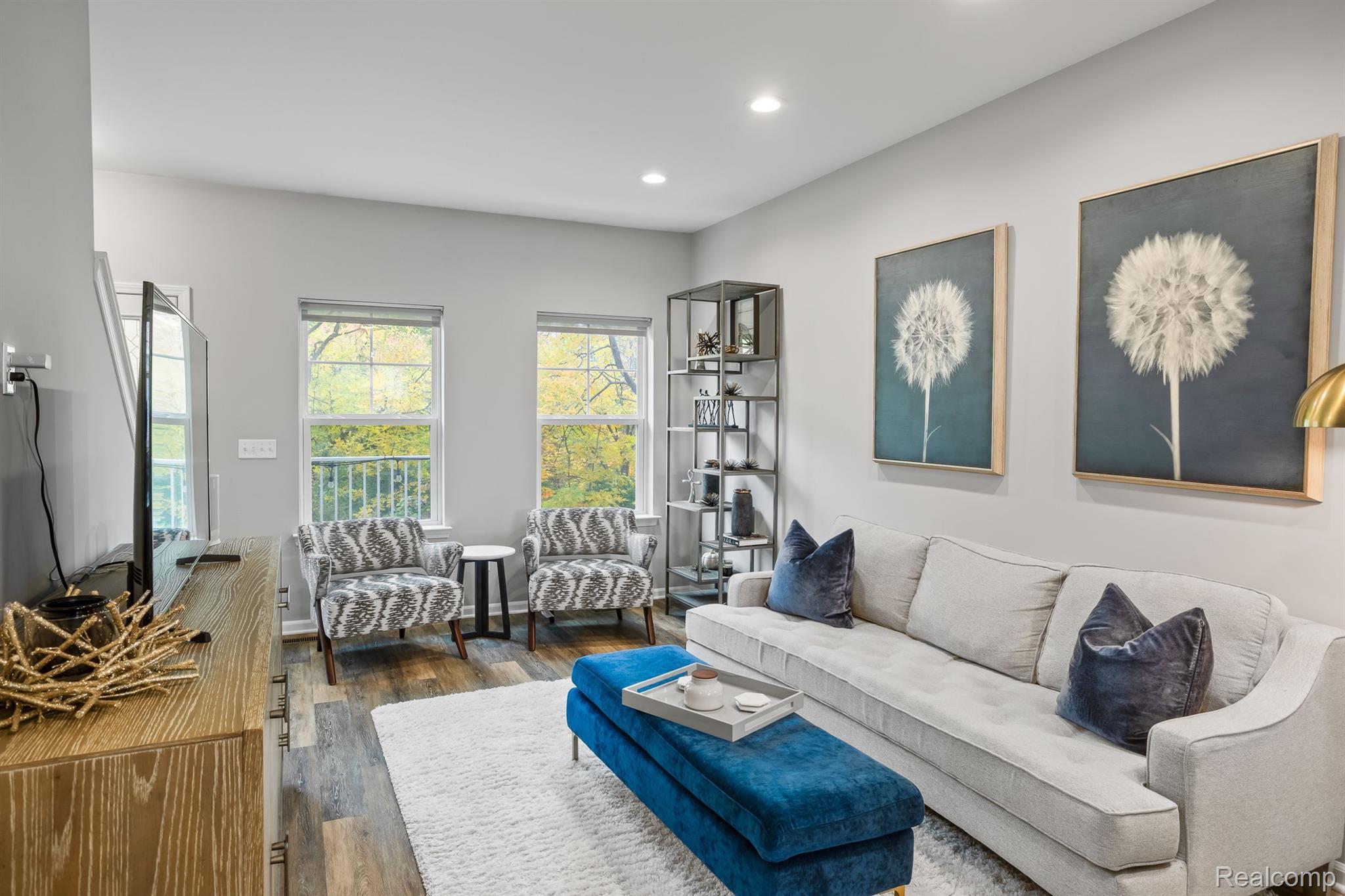 3335 PARKWAYS Boulevard