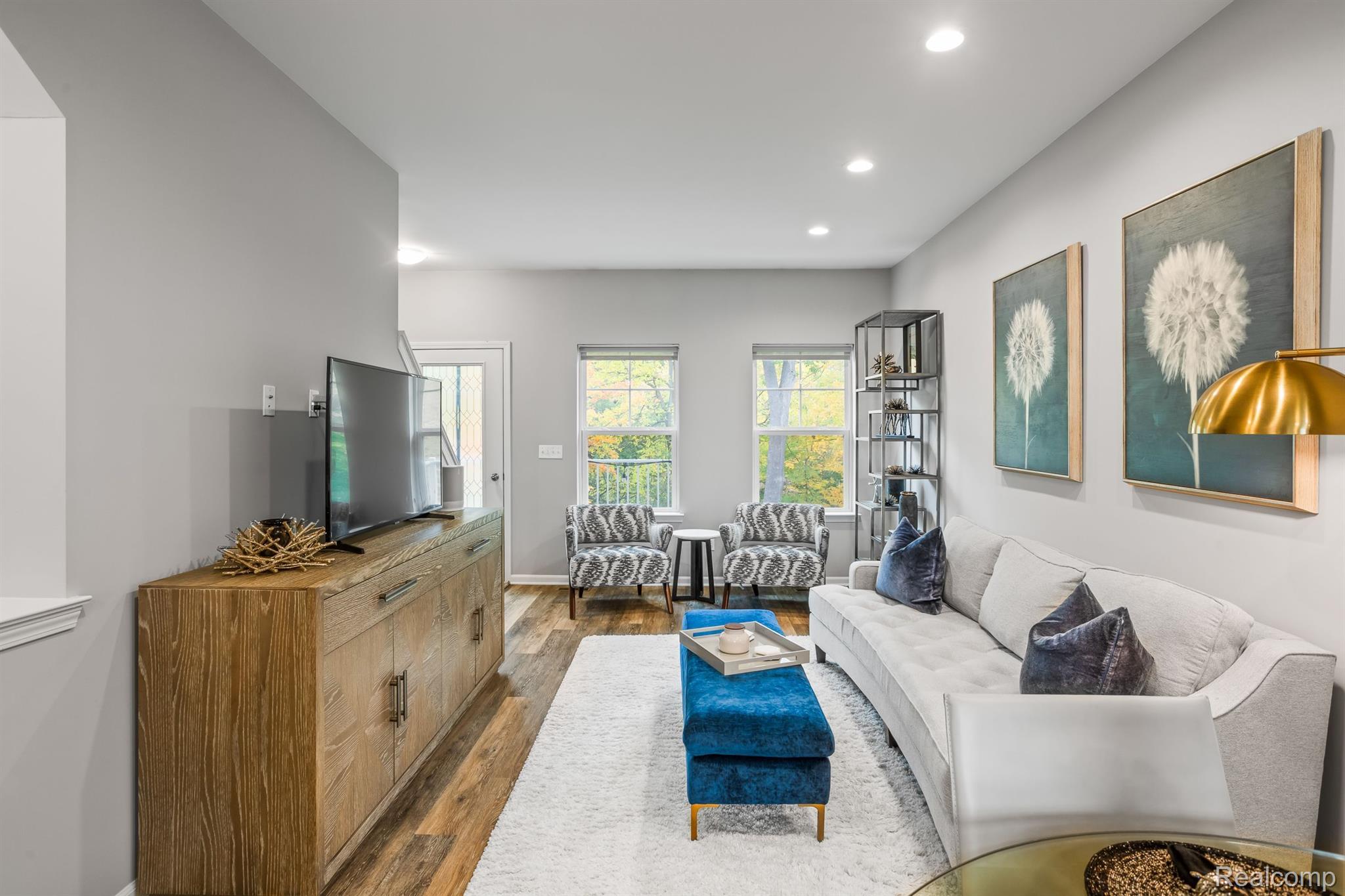 3335 PARKWAYS Boulevard