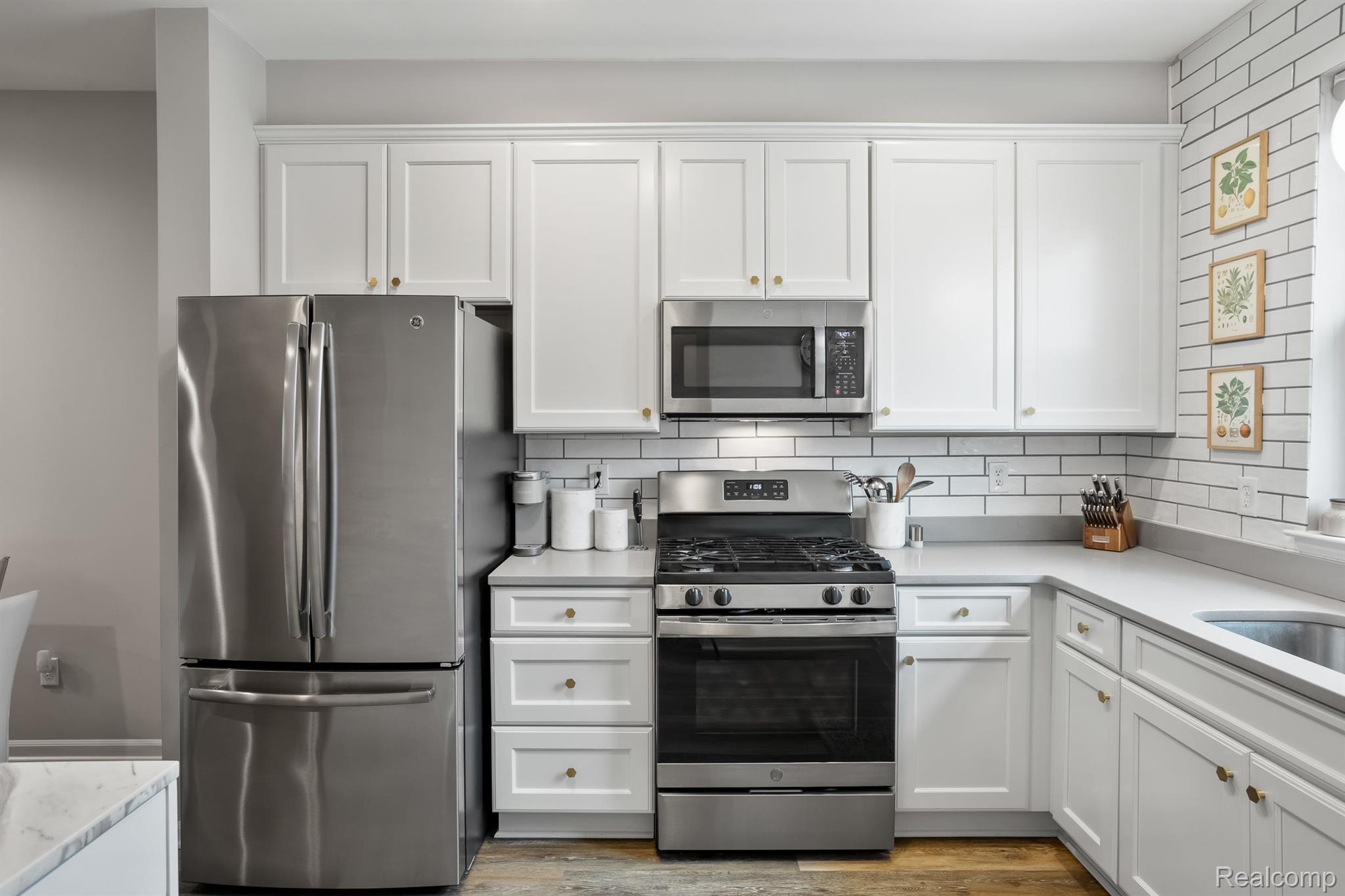 3335 PARKWAYS Boulevard