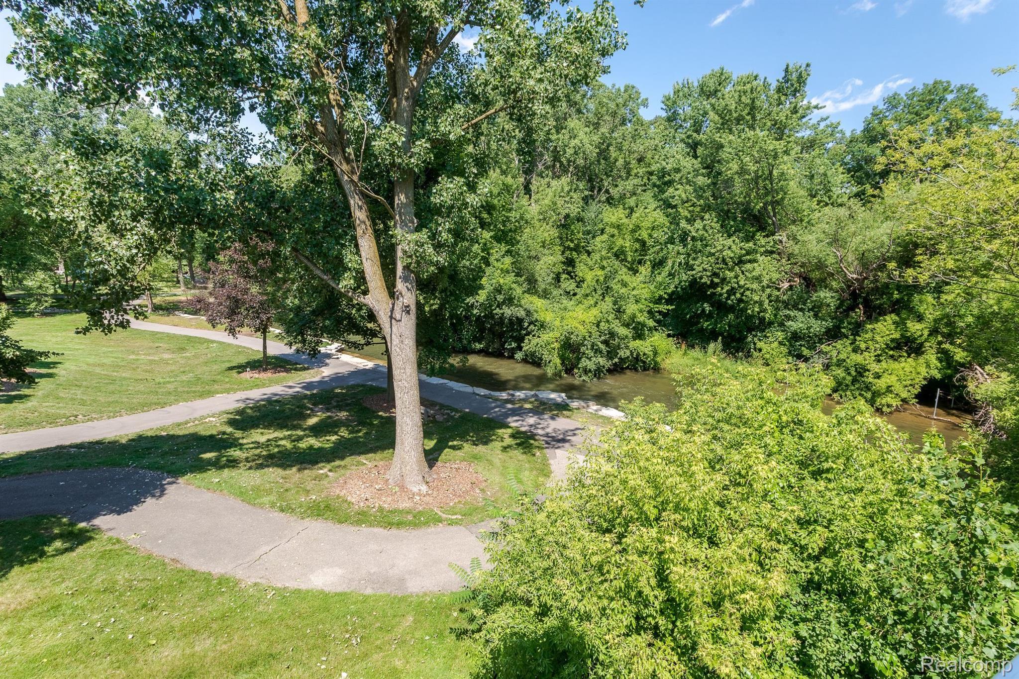 3335 PARKWAYS Boulevard