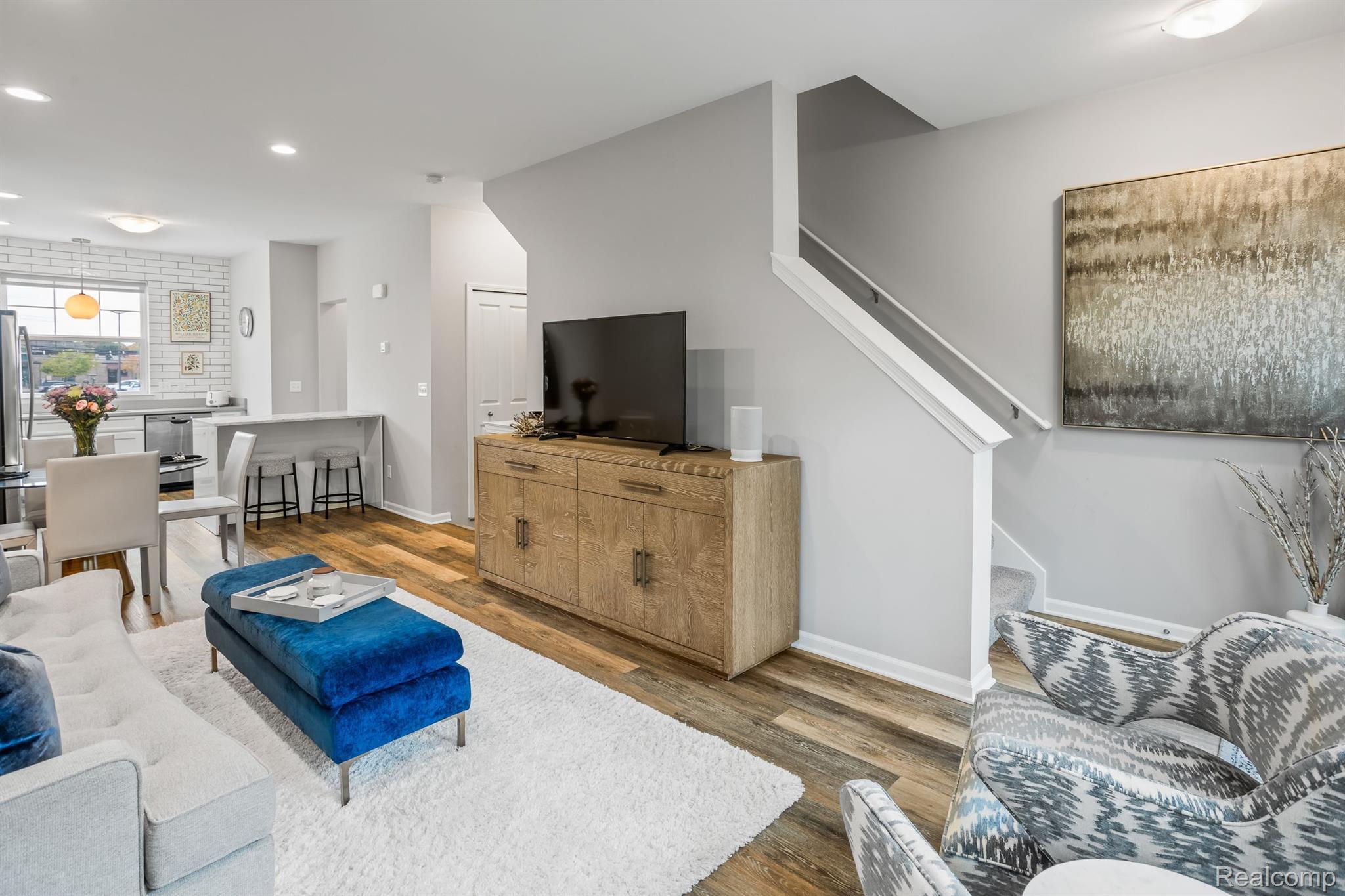 3335 PARKWAYS Boulevard