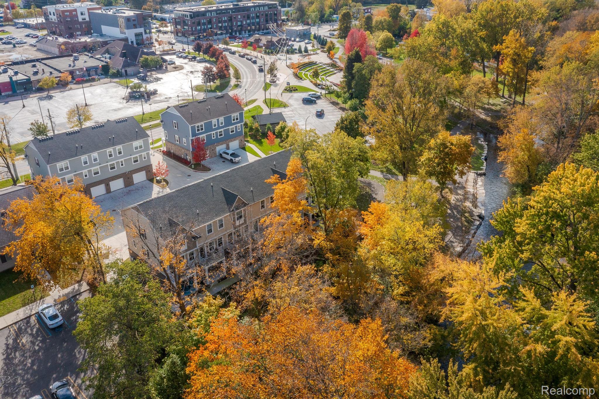 3335 PARKWAYS Boulevard