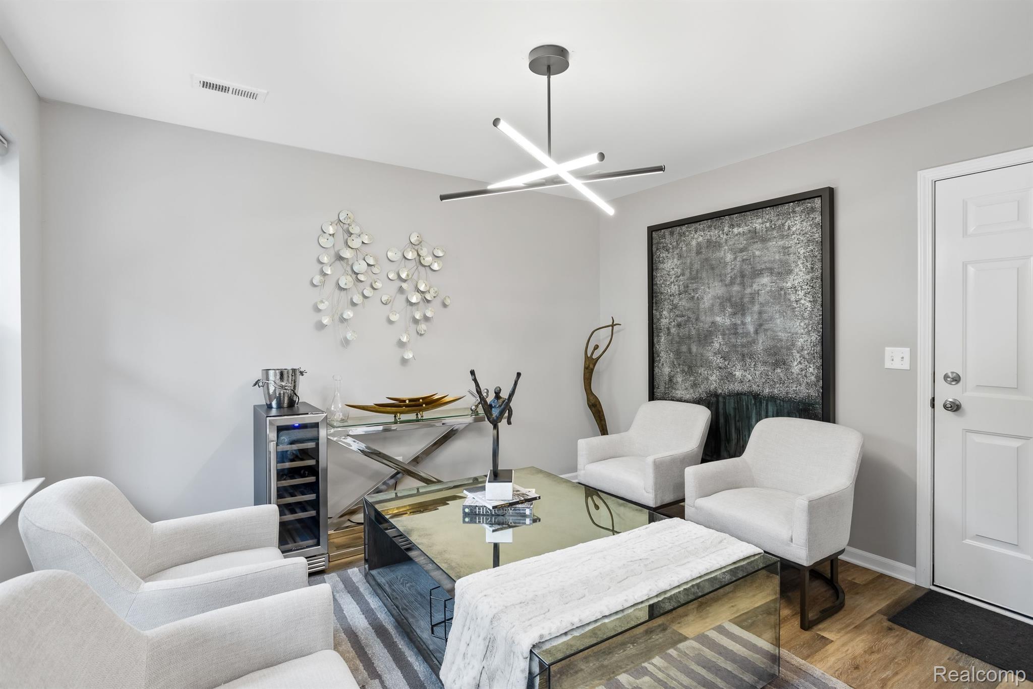 3335 PARKWAYS Boulevard