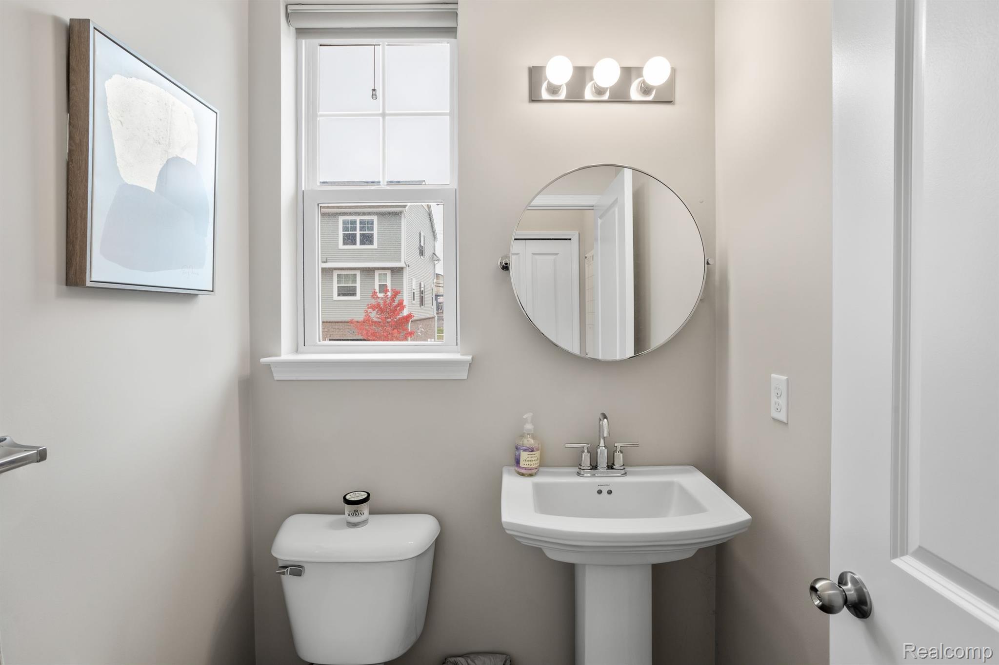 3335 PARKWAYS Boulevard