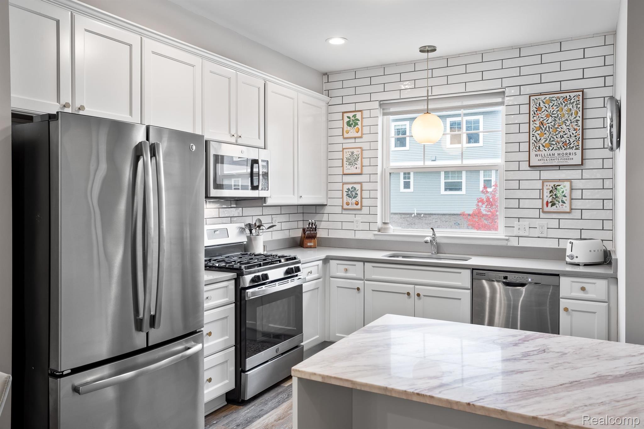 3335 PARKWAYS Boulevard