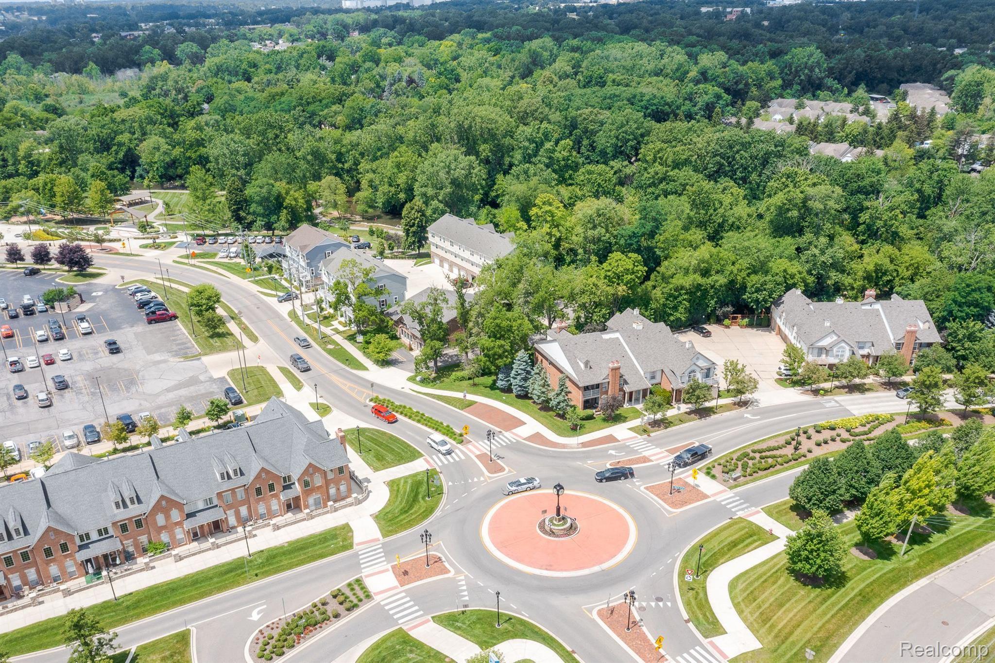 3335 PARKWAYS Boulevard