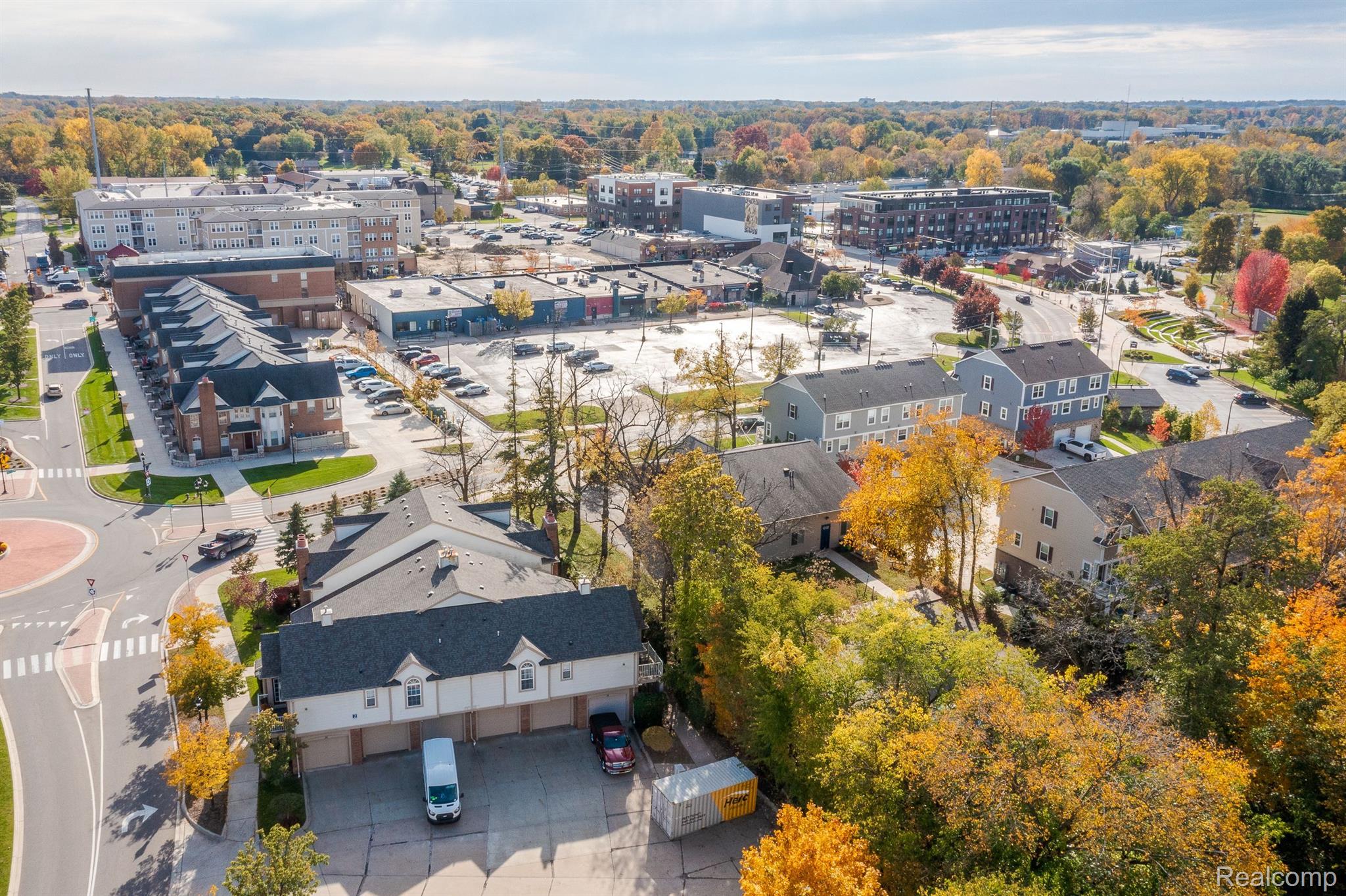 3335 PARKWAYS Boulevard