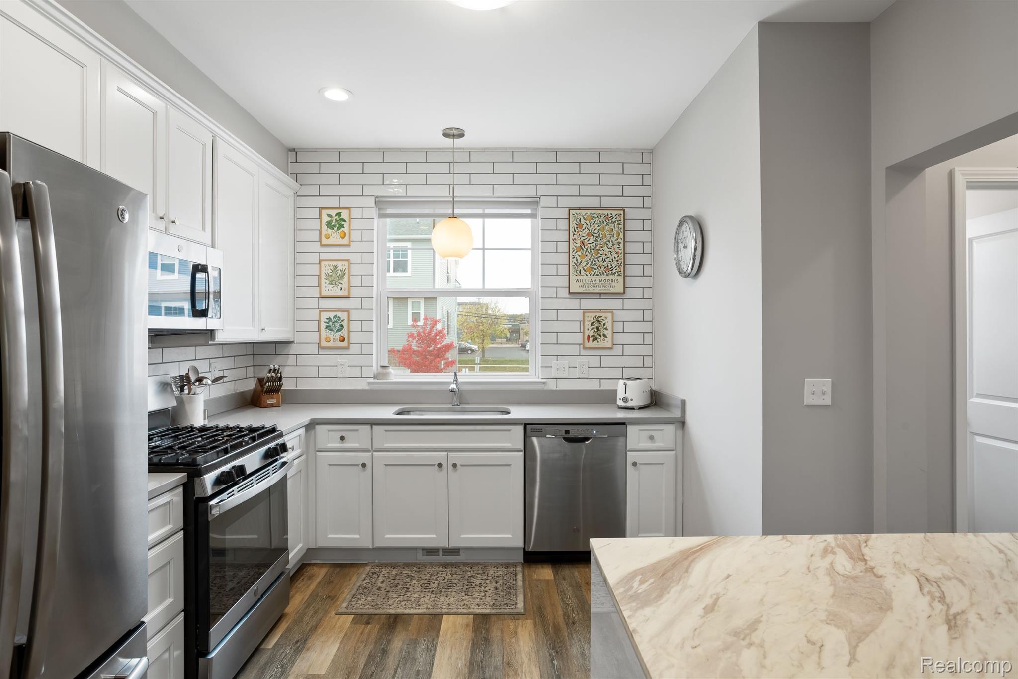 3335 PARKWAYS Boulevard