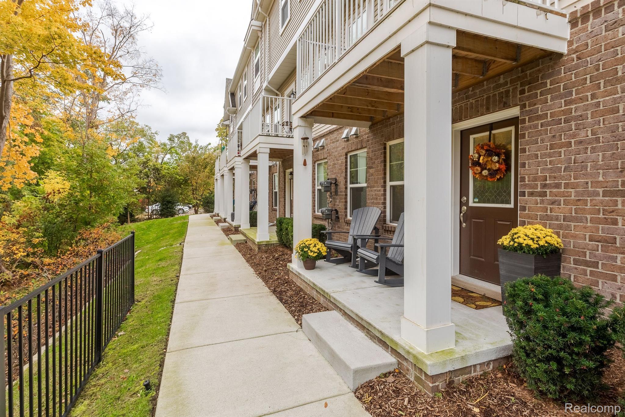 3335 PARKWAYS Boulevard