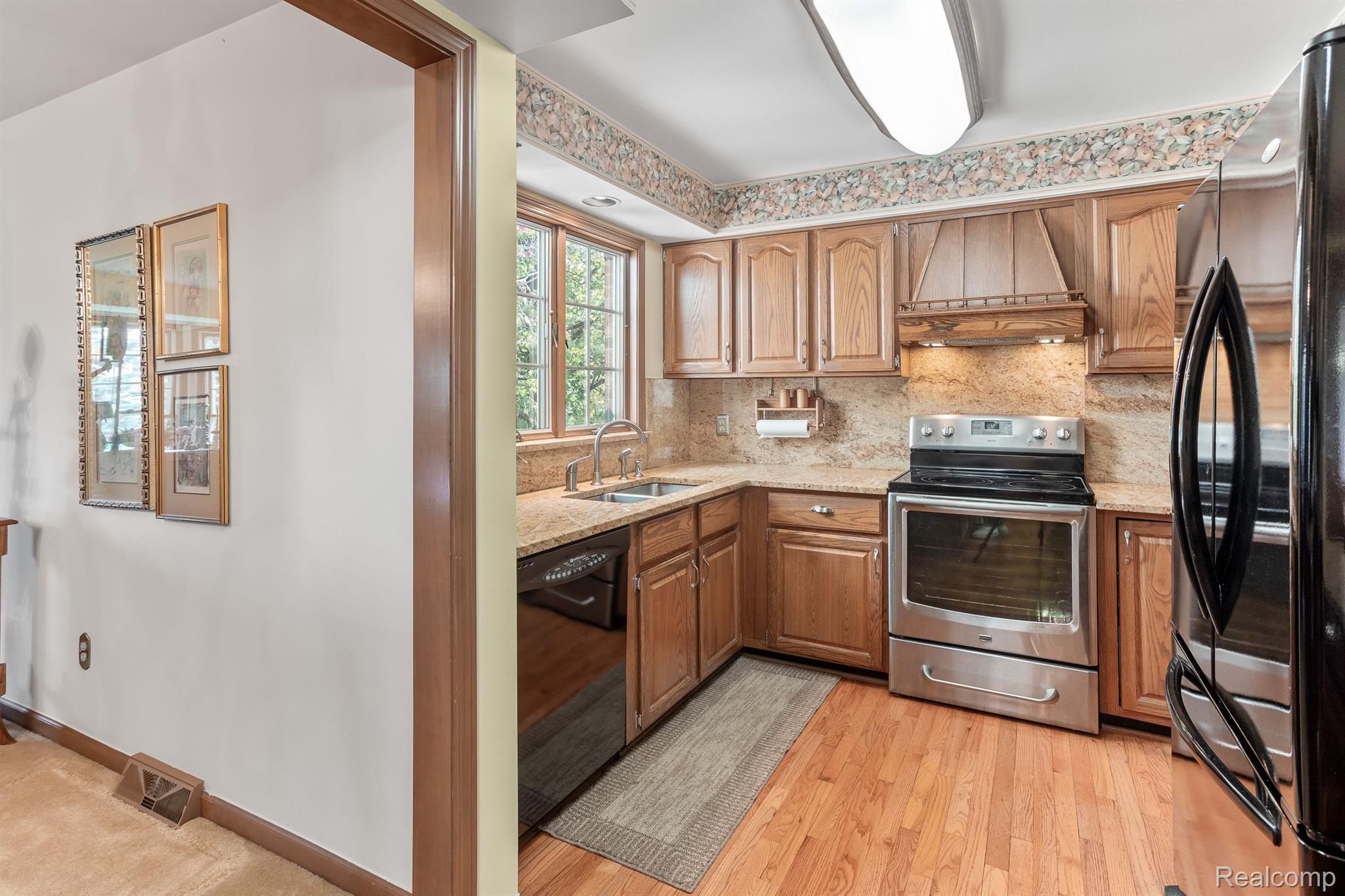 18849 MAPLE Circle N