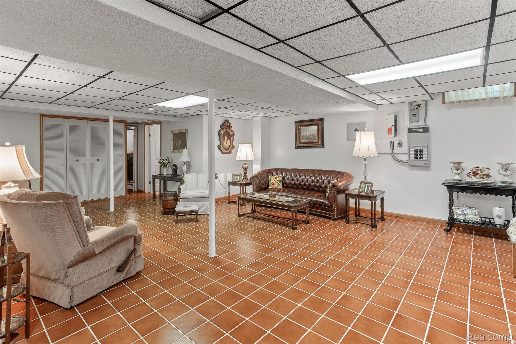 18849 MAPLE Circle N