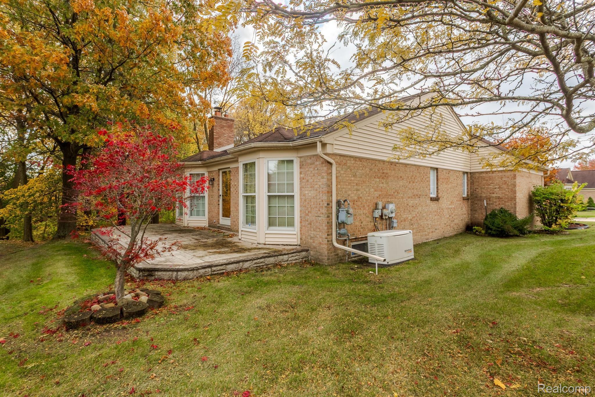 18849 MAPLE Circle N