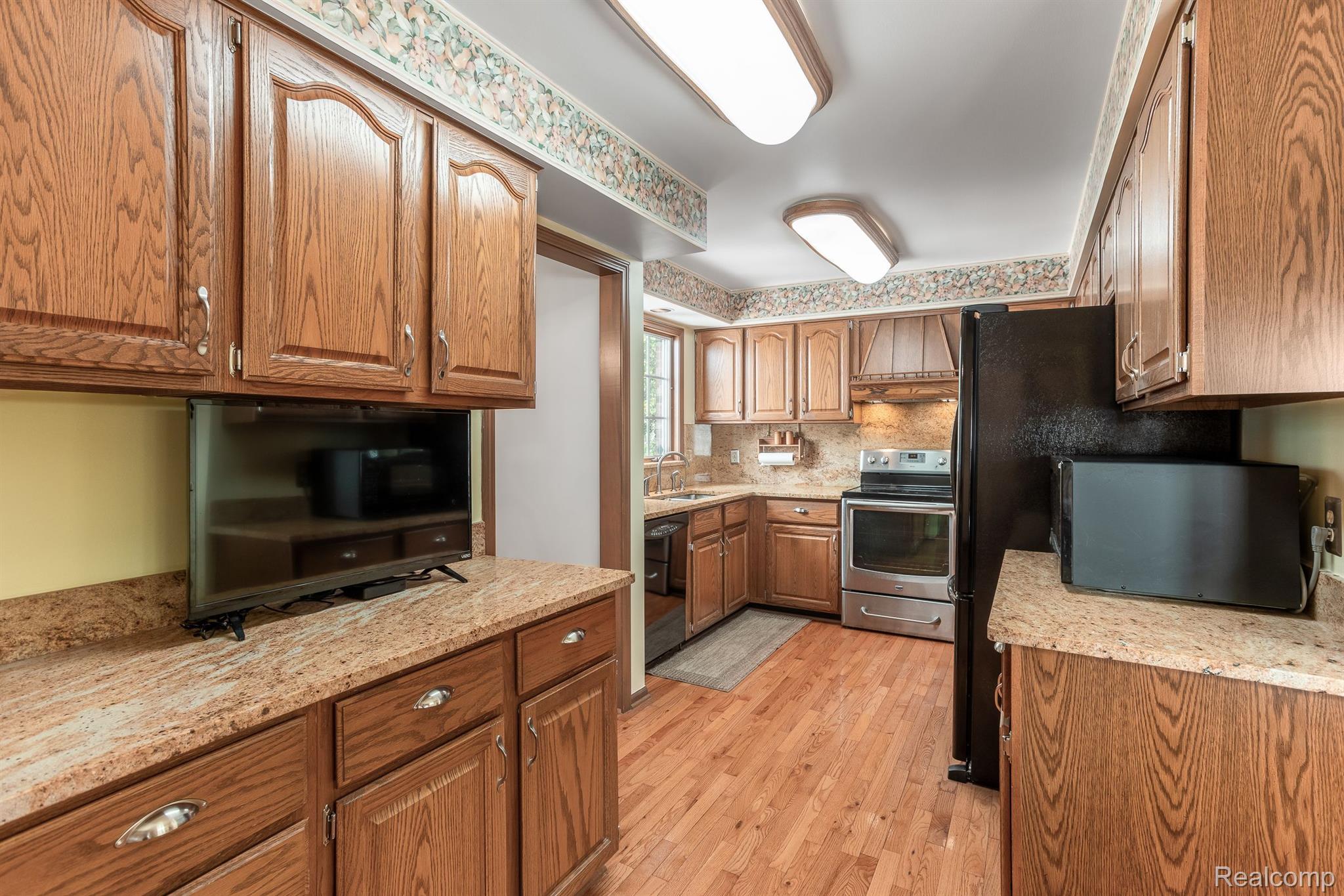 18849 MAPLE Circle N