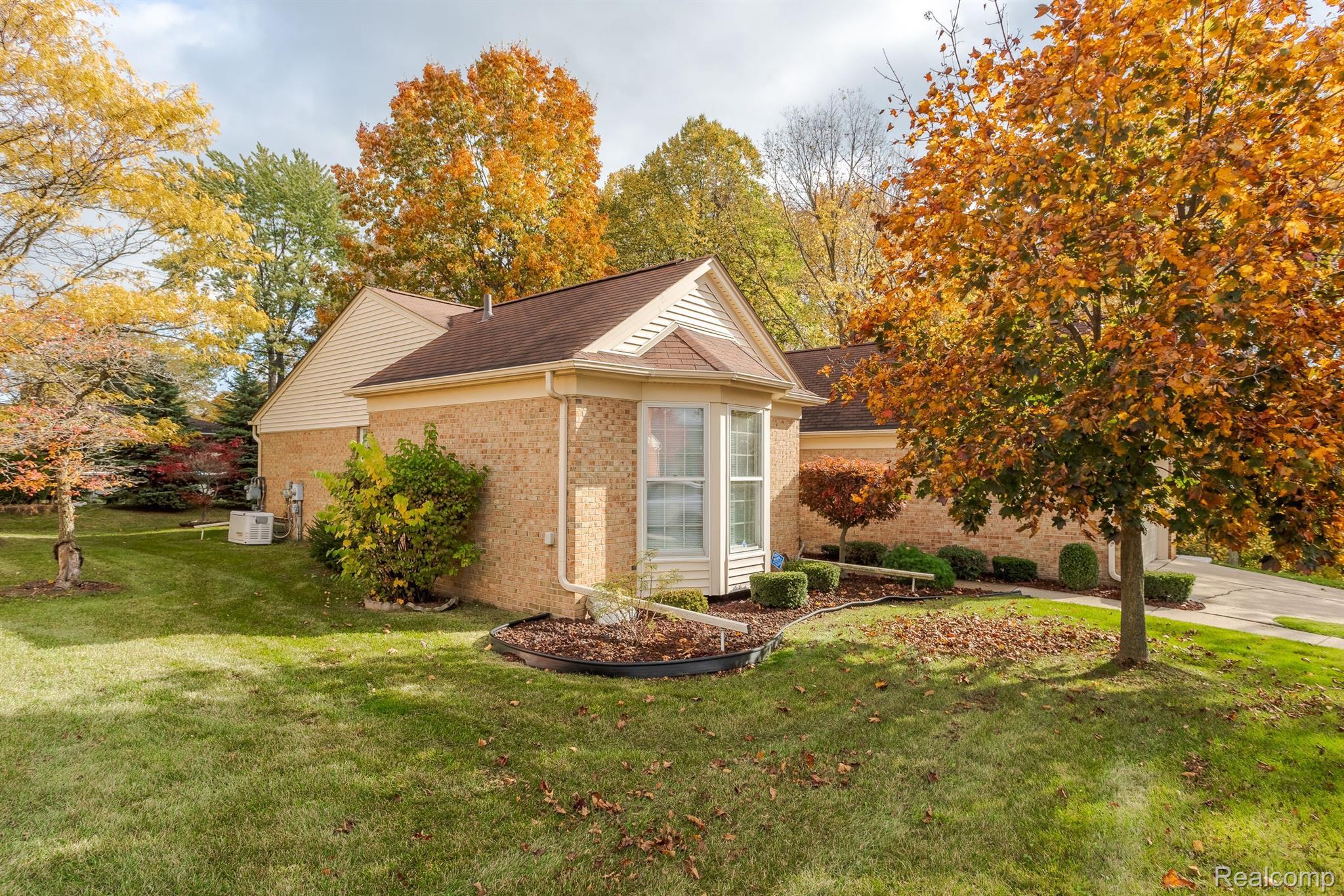 18849 MAPLE Circle N