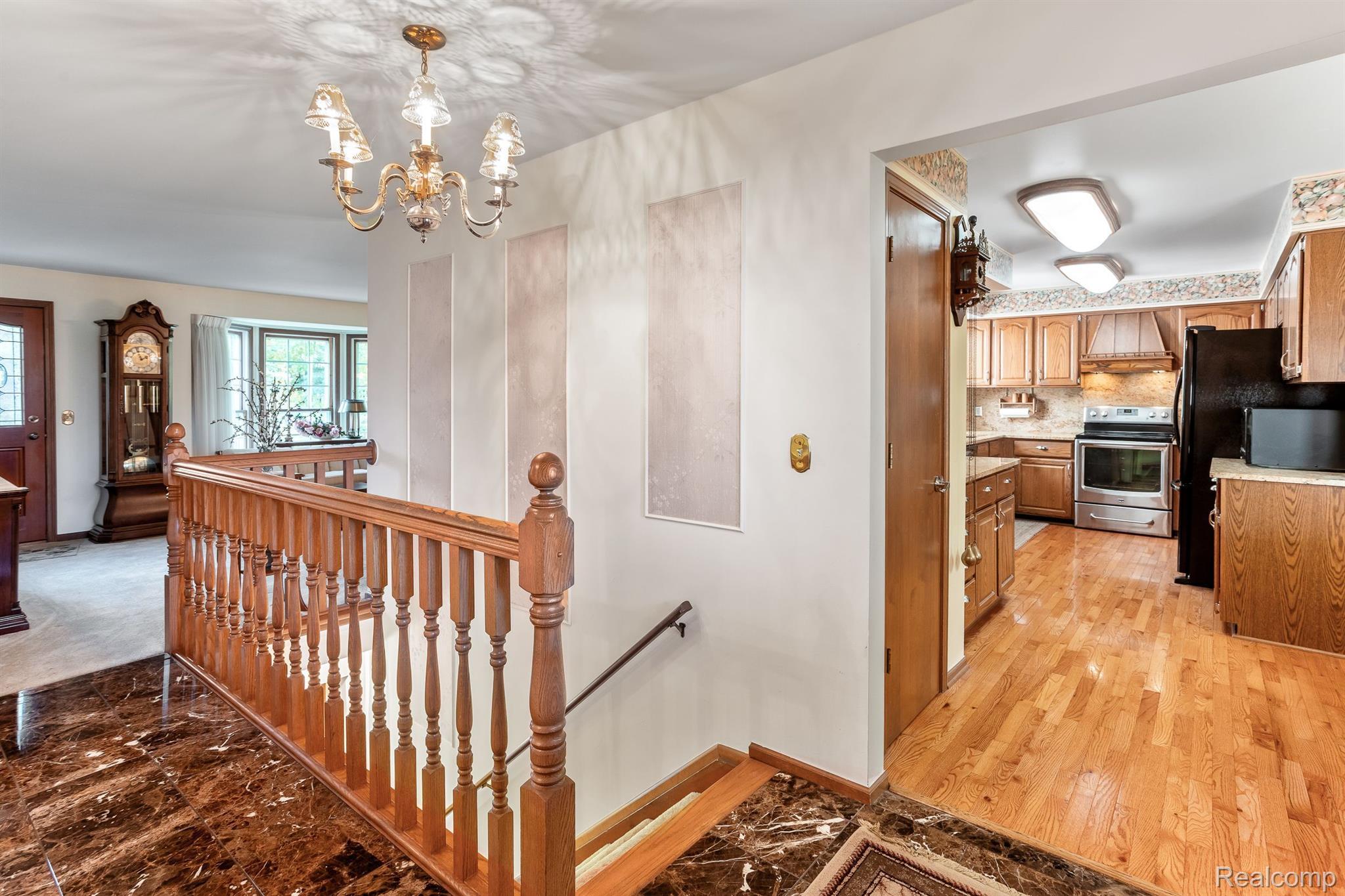 18849 MAPLE Circle N