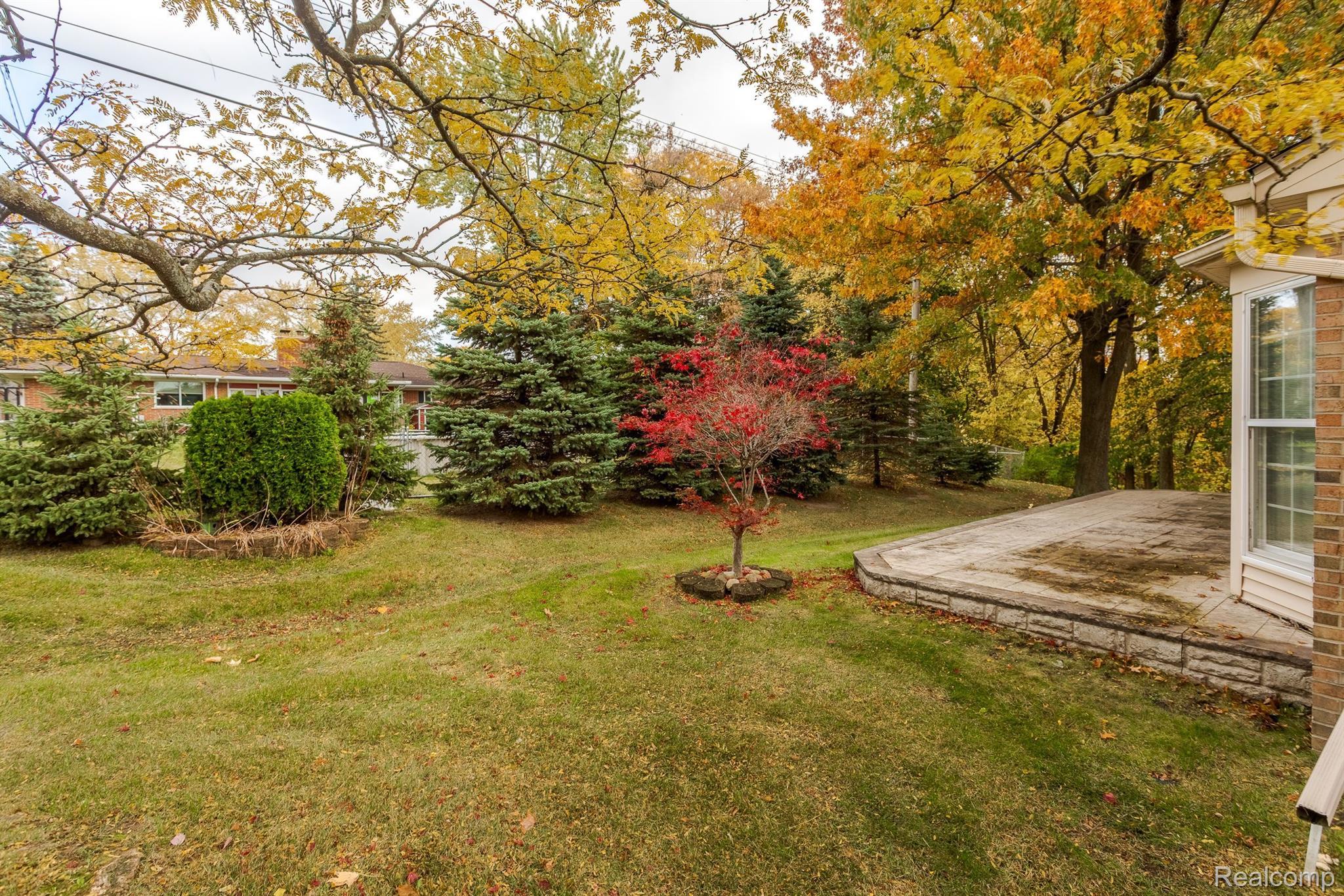 18849 MAPLE Circle N