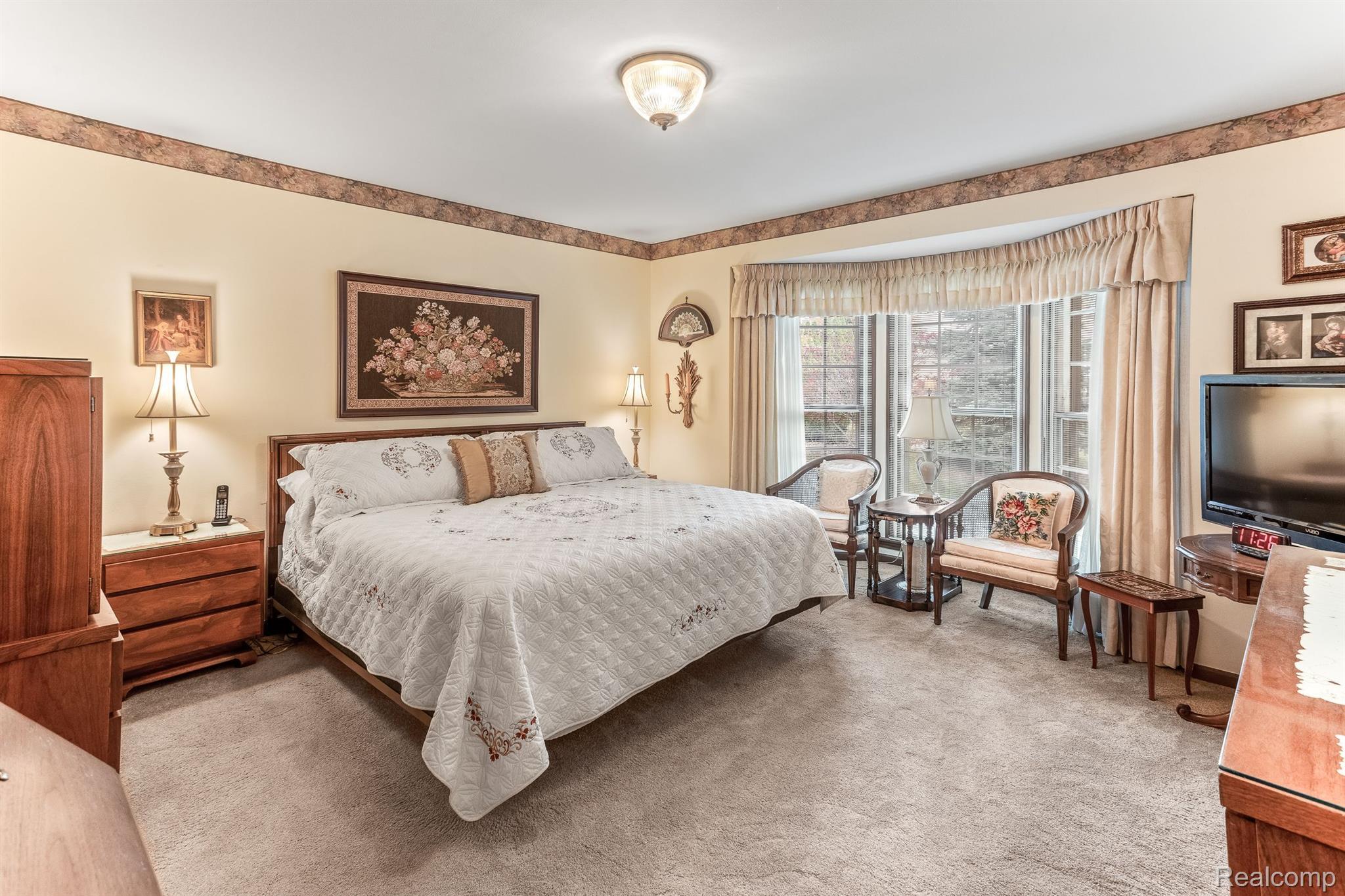 18849 MAPLE Circle N