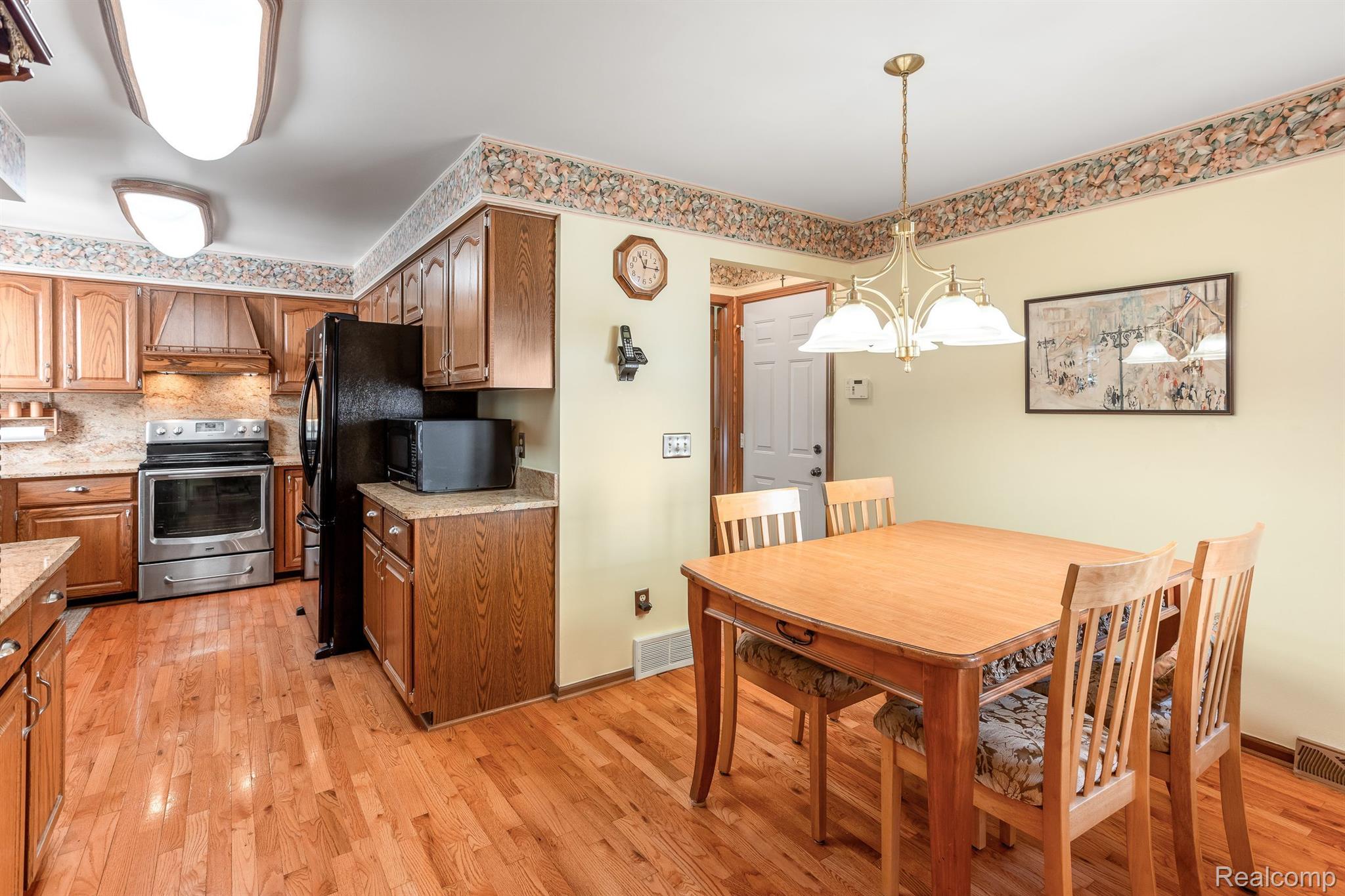 18849 MAPLE Circle N