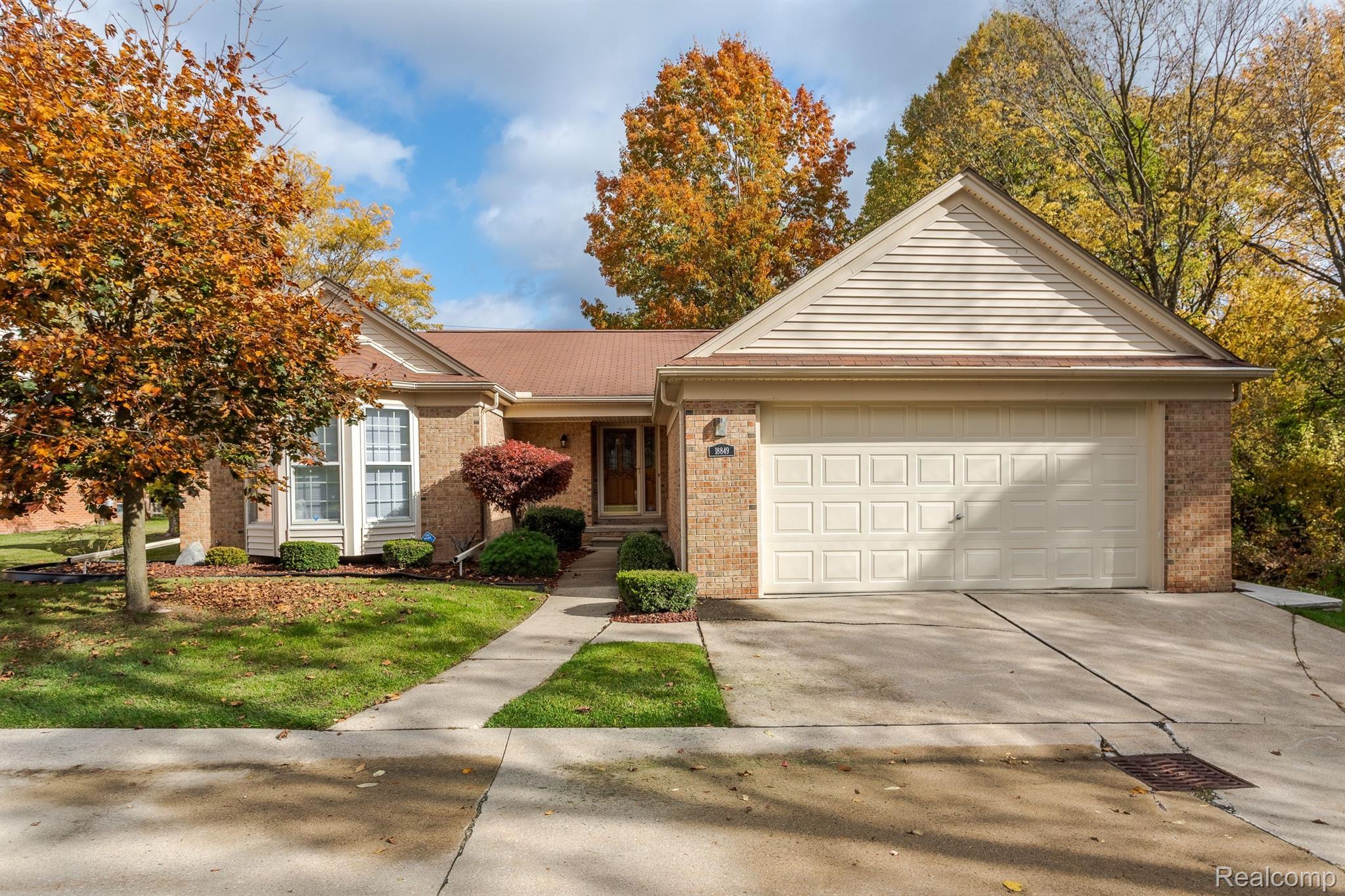 18849 MAPLE Circle N