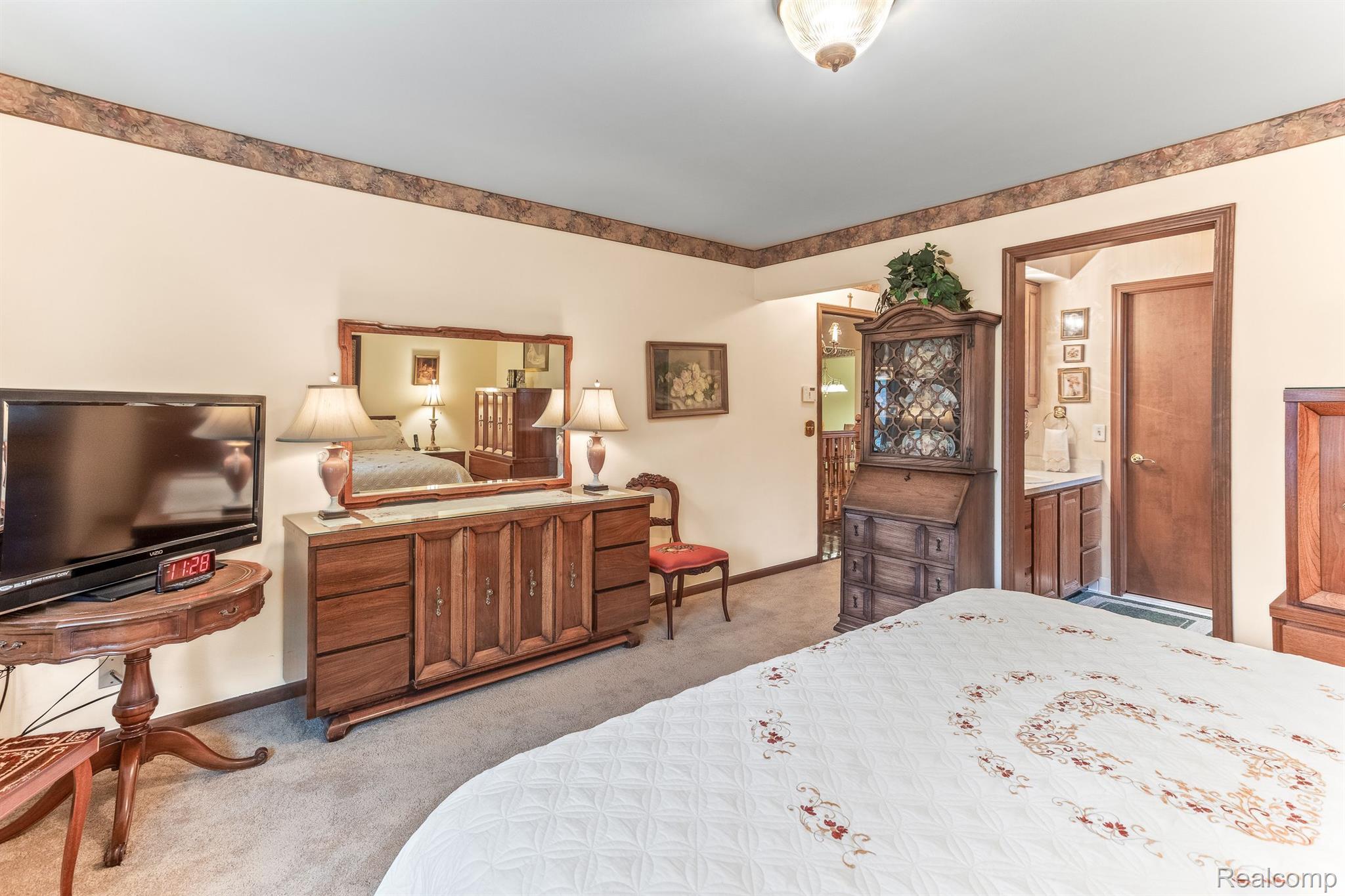 18849 MAPLE Circle N