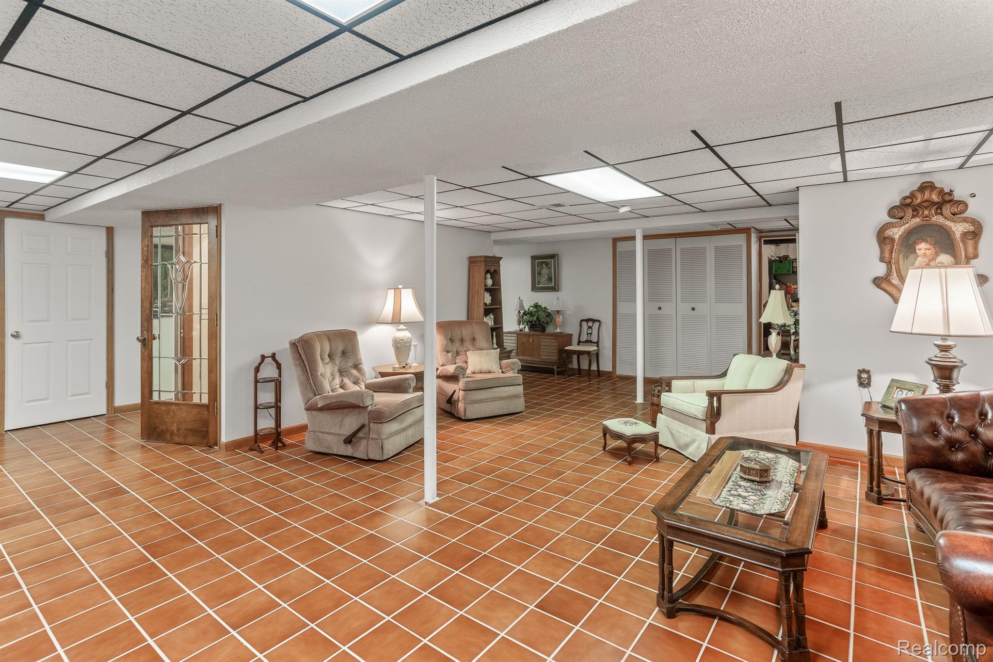 18849 MAPLE Circle N