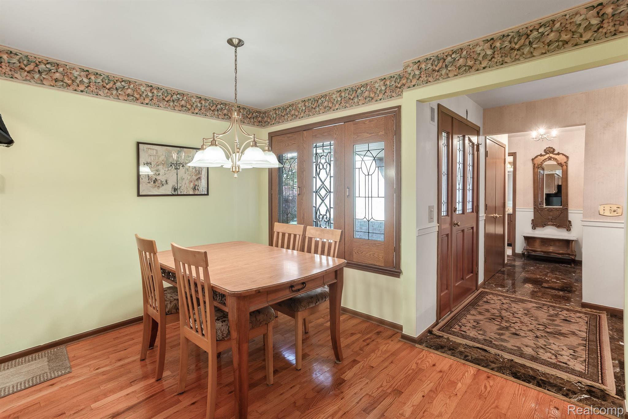 18849 MAPLE Circle N